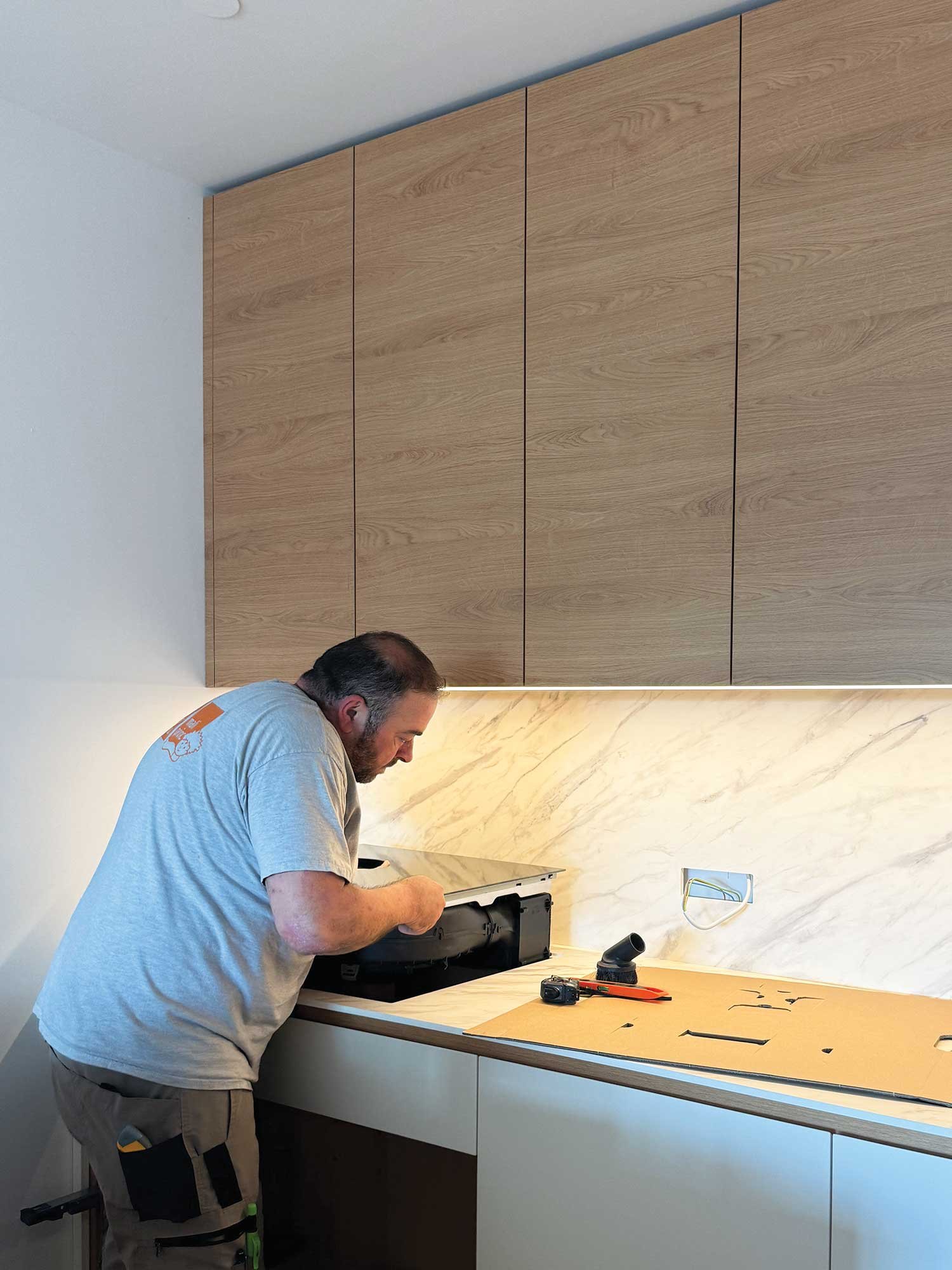 Montaža kuhalne plošče pri mlinar+mlinar.