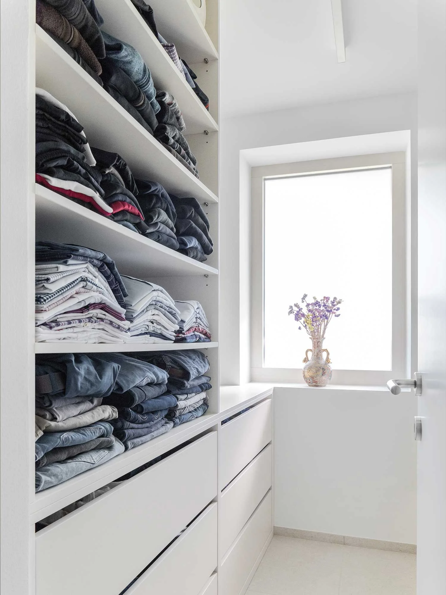 odprta garderoba po meri mlinar+mlinar