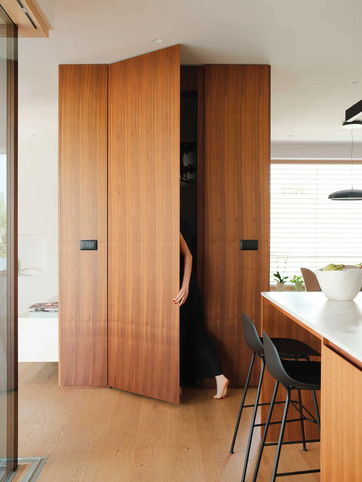 Naravni izgled interierja in opreme doma po meri mlinar+mlinar.