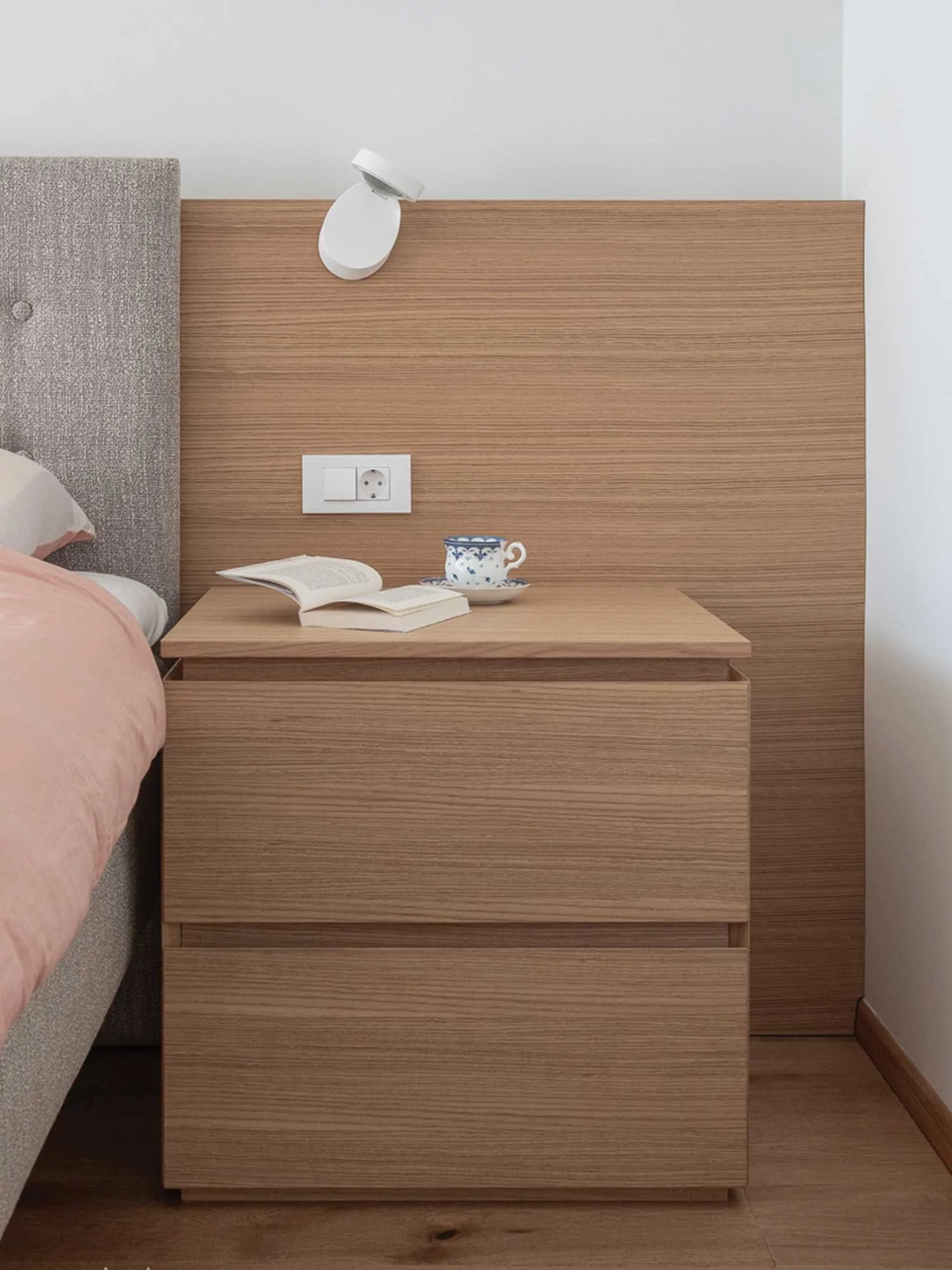 Po meri izdelana nočna omarica mlinar+mlinar