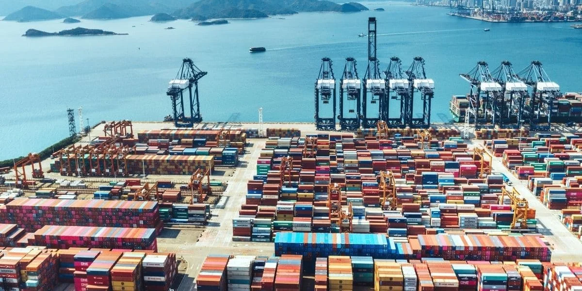 Frachtkosten China → Deutschland 2025: Was Sie realistisch rechnen müssen