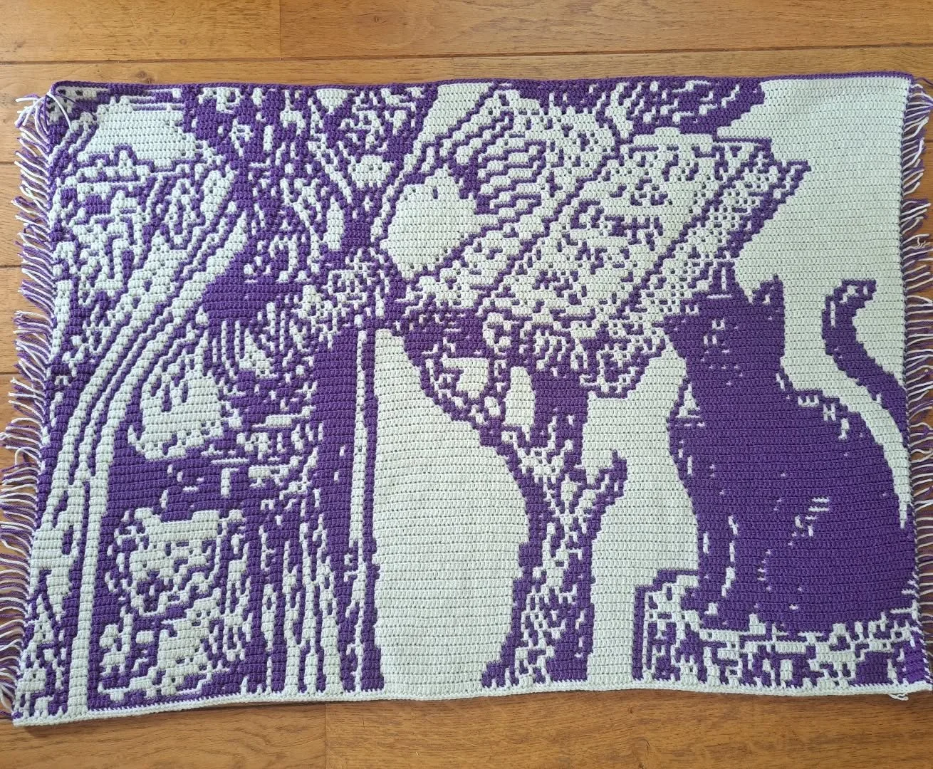 Halfway!! Can you tell what it is? 🐈&zwj;⬛

#crochet #crochetersofinstagram #crochetdesign #crochetpattern #yarnaddict