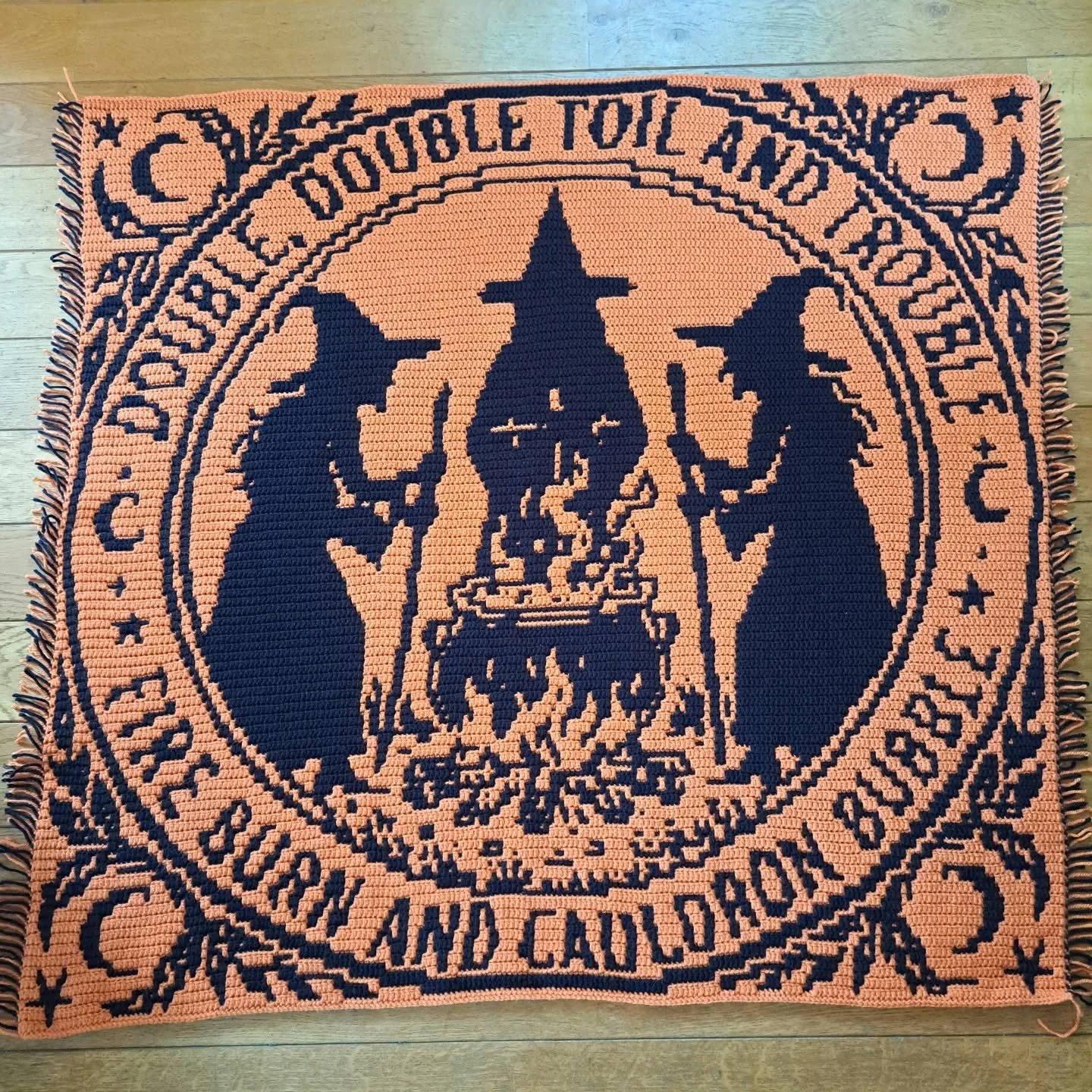 Done!!! This will be released in time for you to make one up for Halloween this year! 🧙&zwj;♀️👻🎃

#crochet #crochetpattern #macbeth #witch #Shakespeare