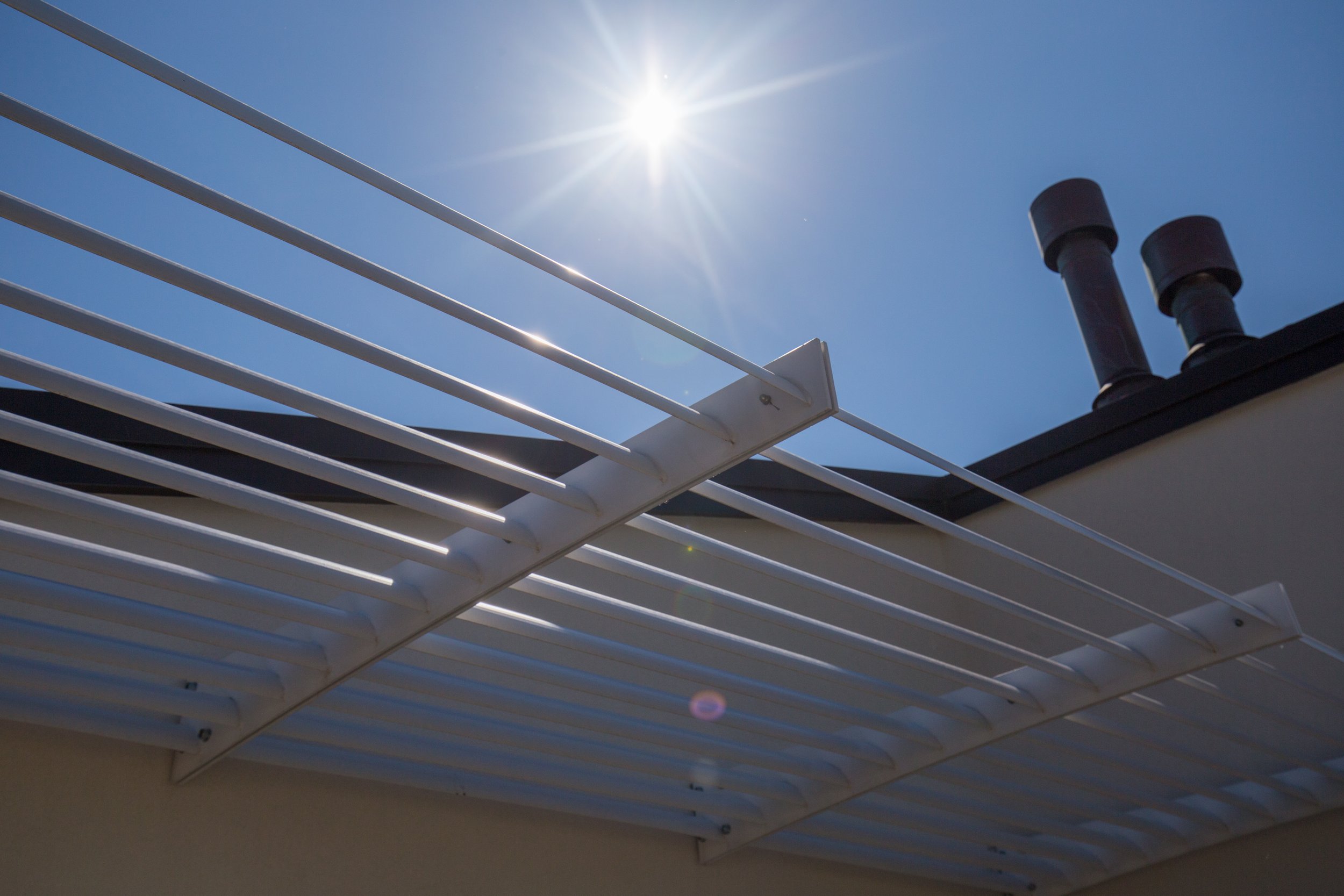 Frangisole esterno su balcone di Casa per Elisa.