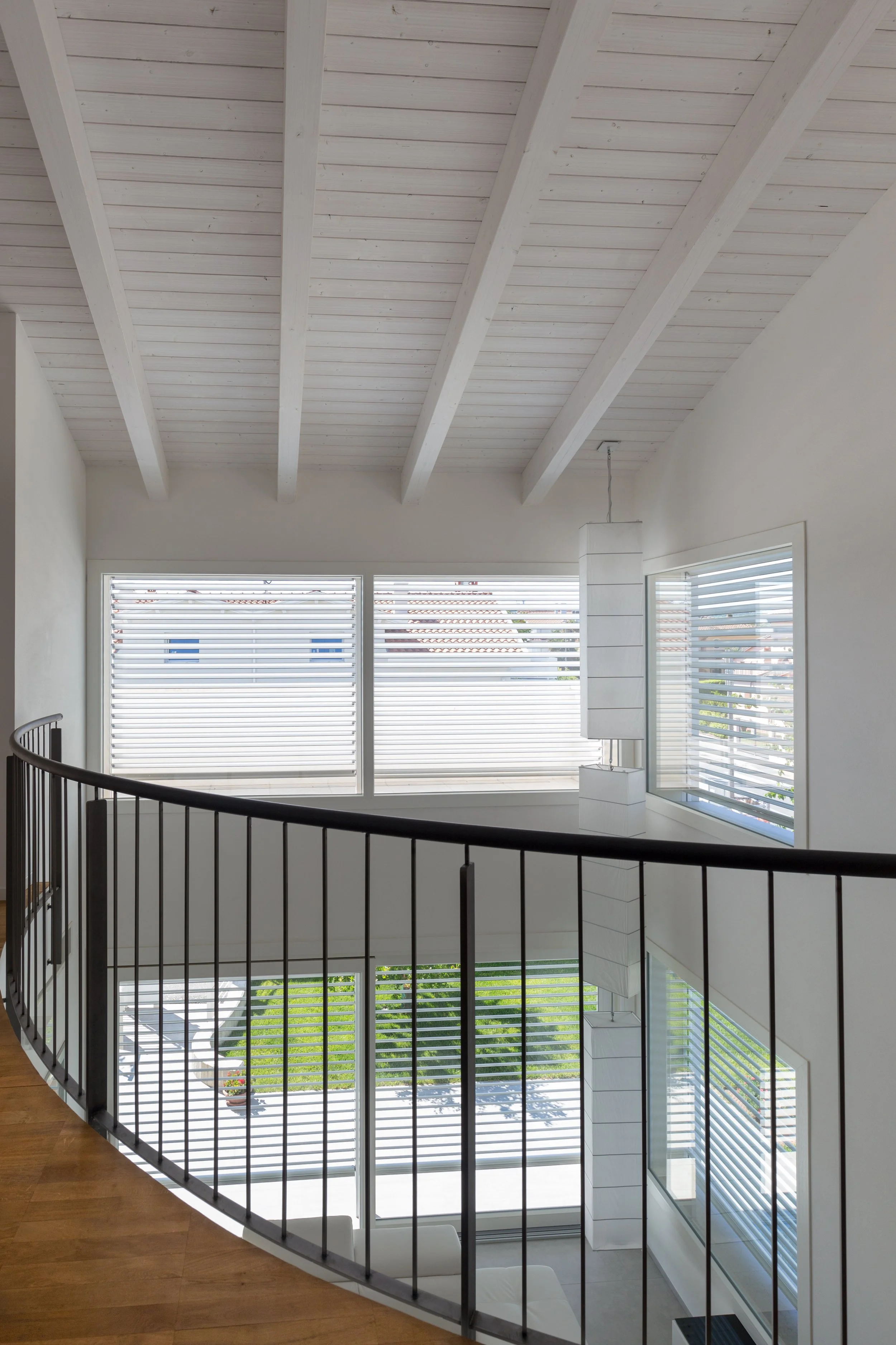 Soggiorno di Casa per Elisa a doppia altezza.