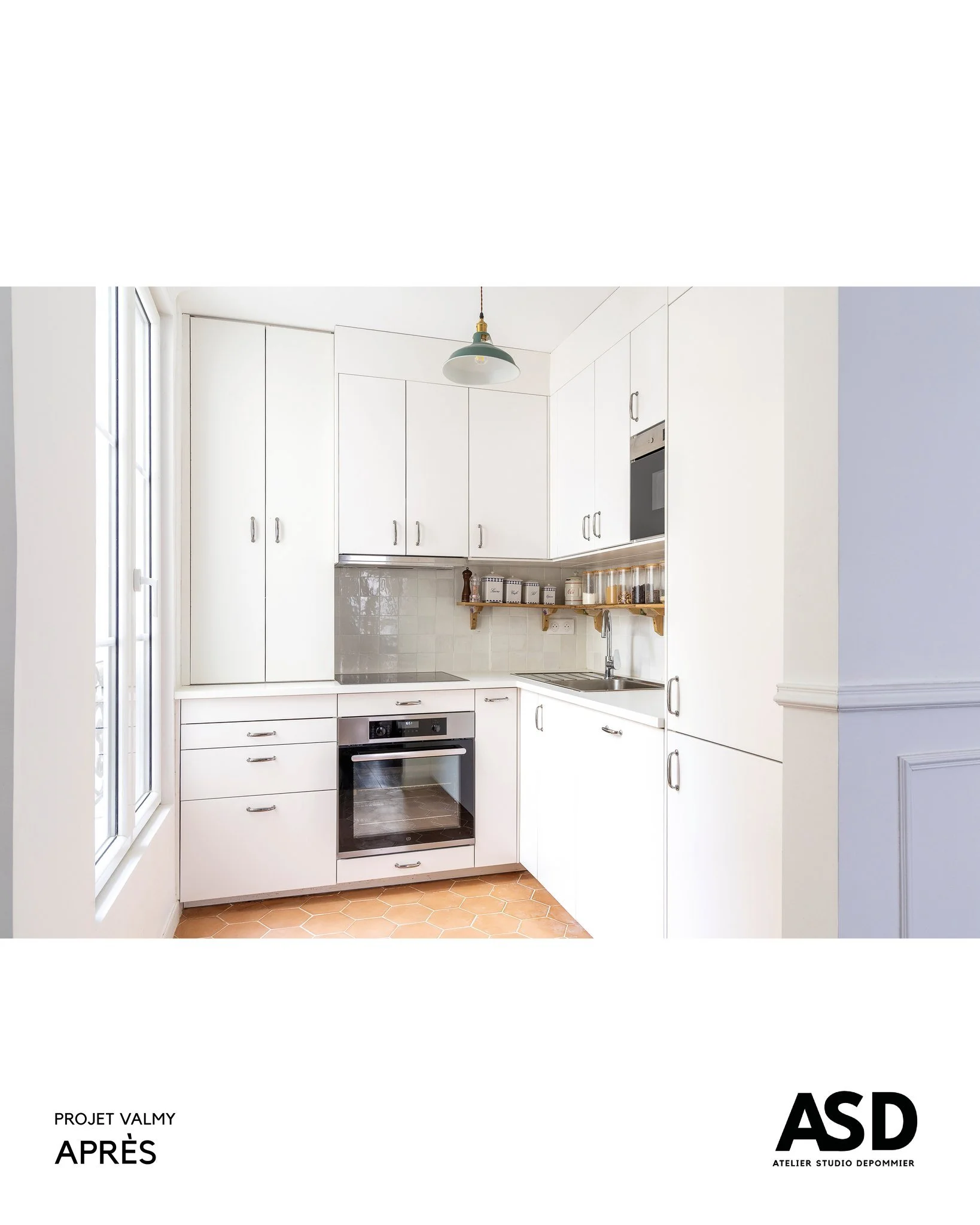 [Projet Valmy] &ndash; R&eacute;novation compl&egrave;te d&rsquo;un appartement des ann&eacute;es 1870, Paris.

Dans cet appartement ancien, la cuisine n'avait jamais vraiment &eacute;t&eacute; r&eacute;nov&eacute;e : des ajouts au fur et &agrave; me