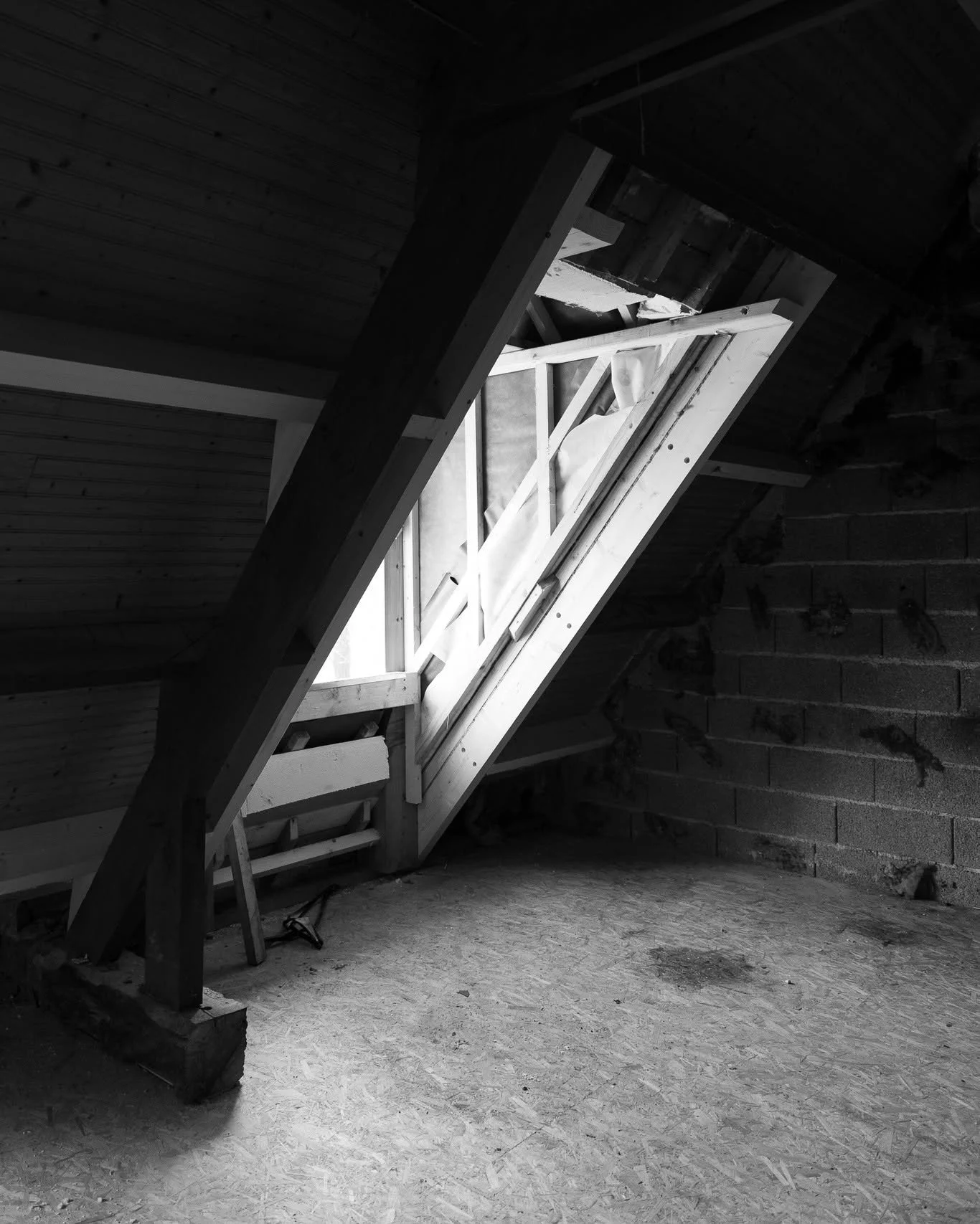 Vous vivez &agrave; Paris.
Votre maison est en Bretagne.
Je pilote la r&eacute;novation.

R&eacute;nover &agrave; distance suppose un pilotage rigoureux et un suivi constant.
Sur le projet Liorb&eacute;, mes clients m&rsquo;ont confi&eacute; le pilot