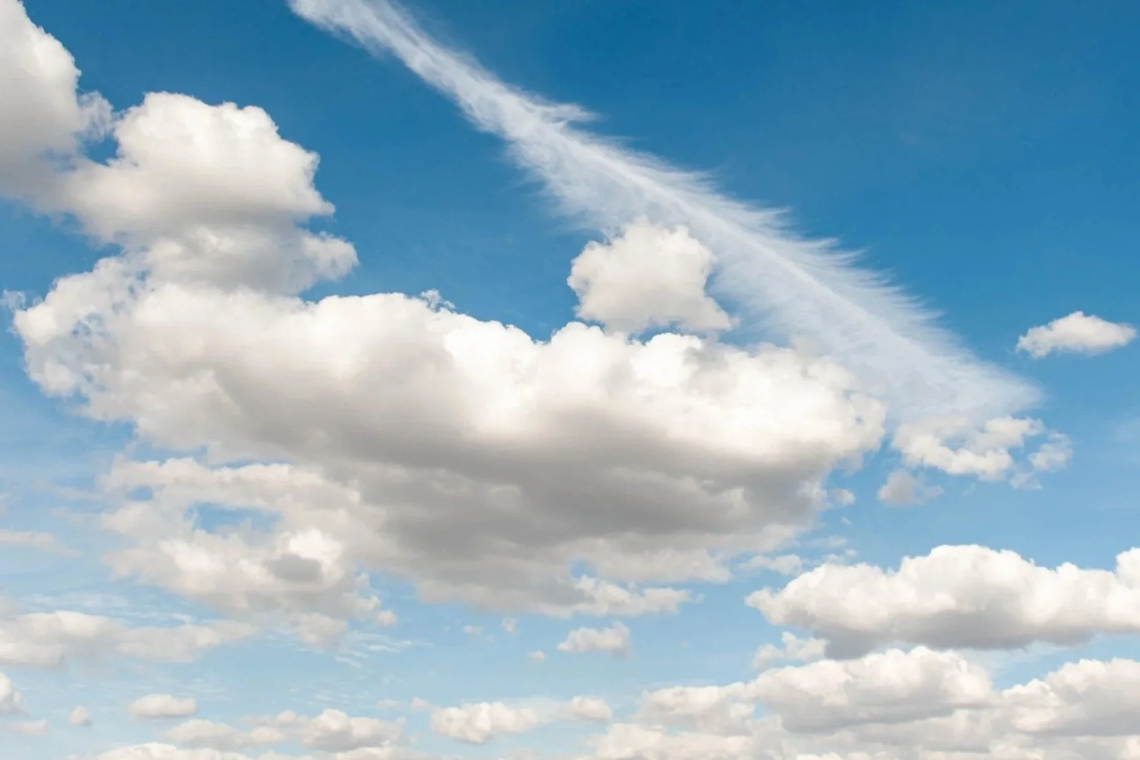 Wolkenbildung am Himmel