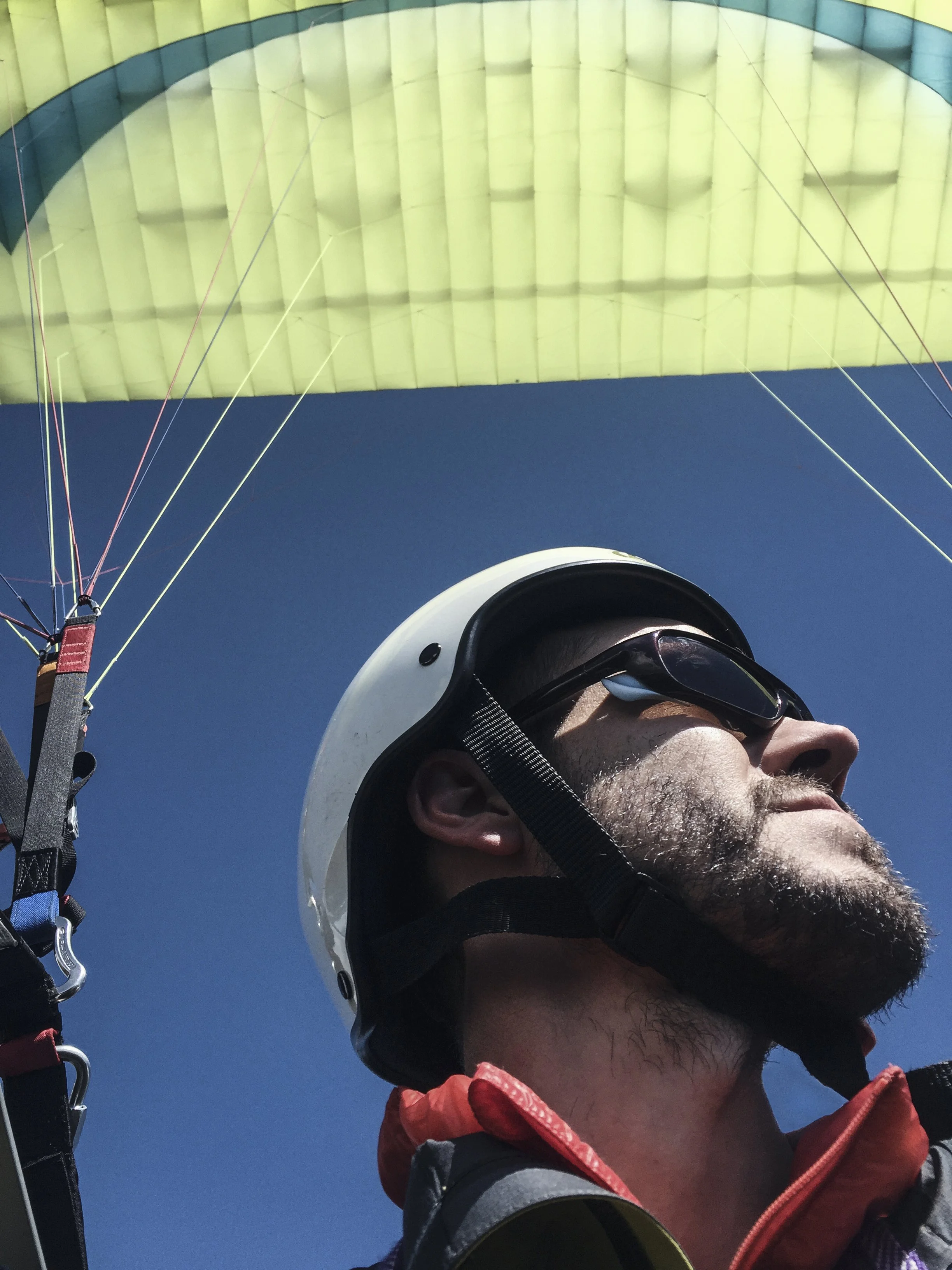 Fallschirmspringer macht ein Selfie