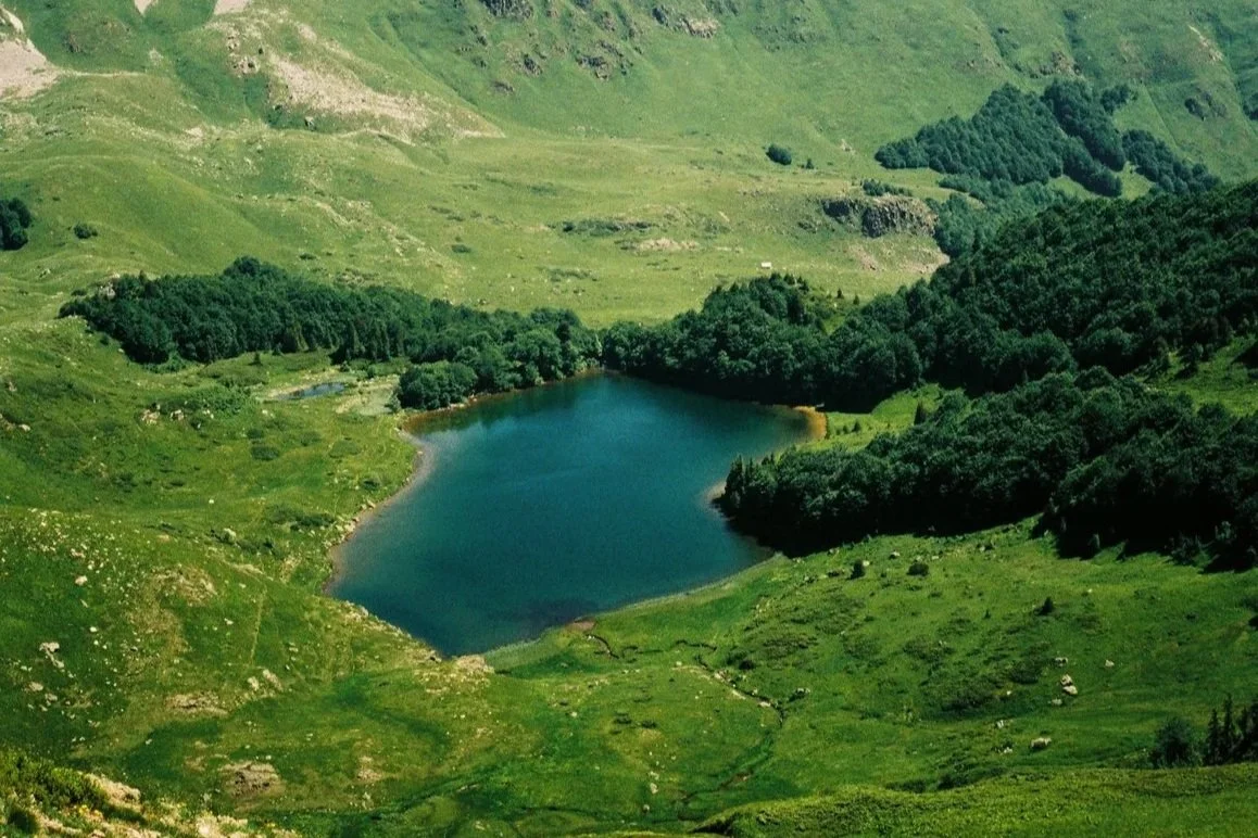 Lagoa e paisagem natural calma