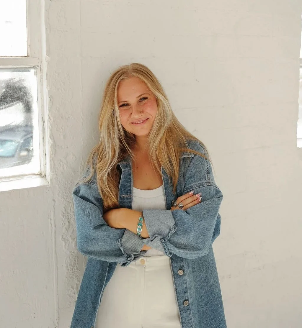 Dani, founder and lead floral designer at Bee Wild Designs.