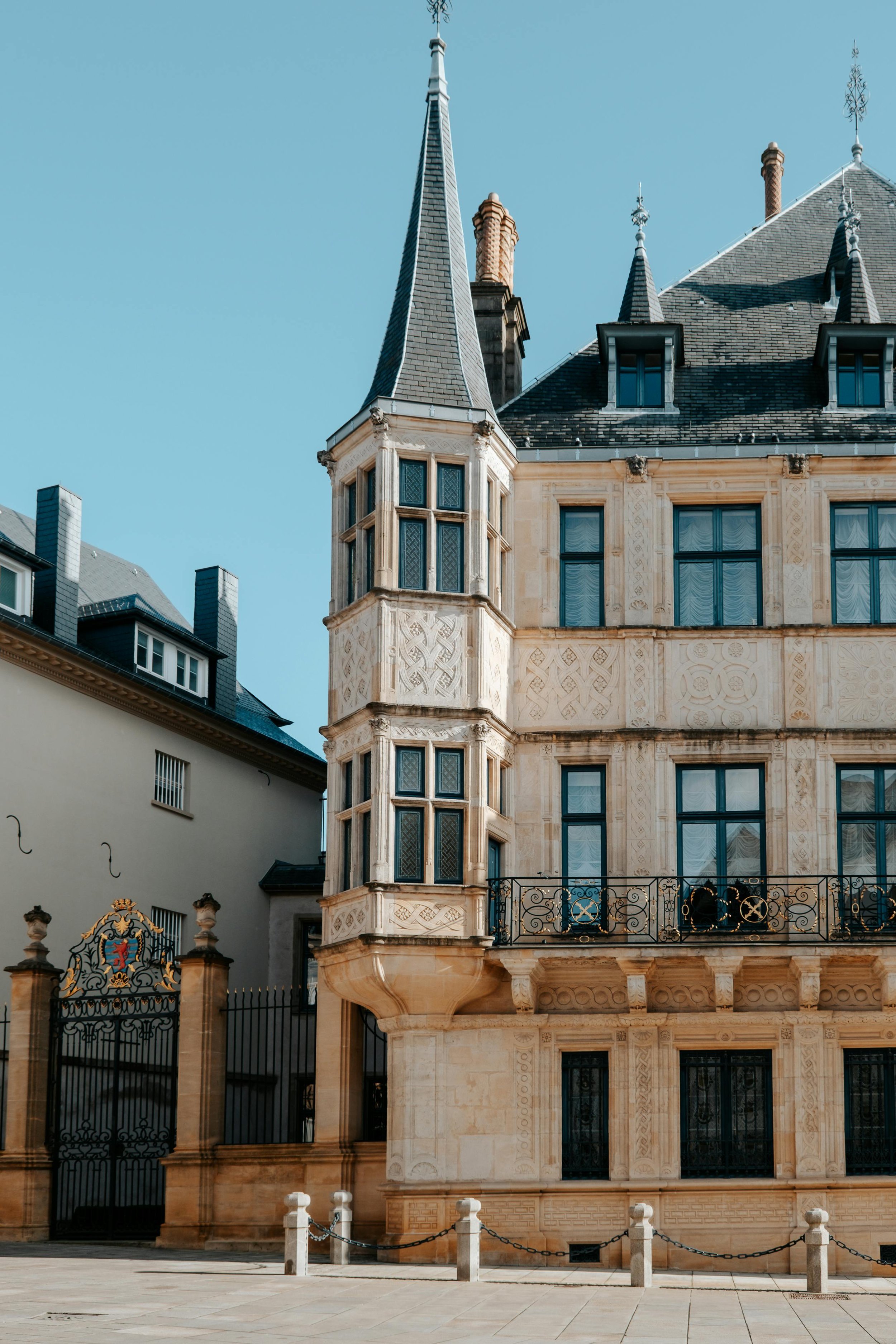 Assurance-vie luxembourgeoise : et si votre contrat faisait enfin plus que “tenir l’argent” ?