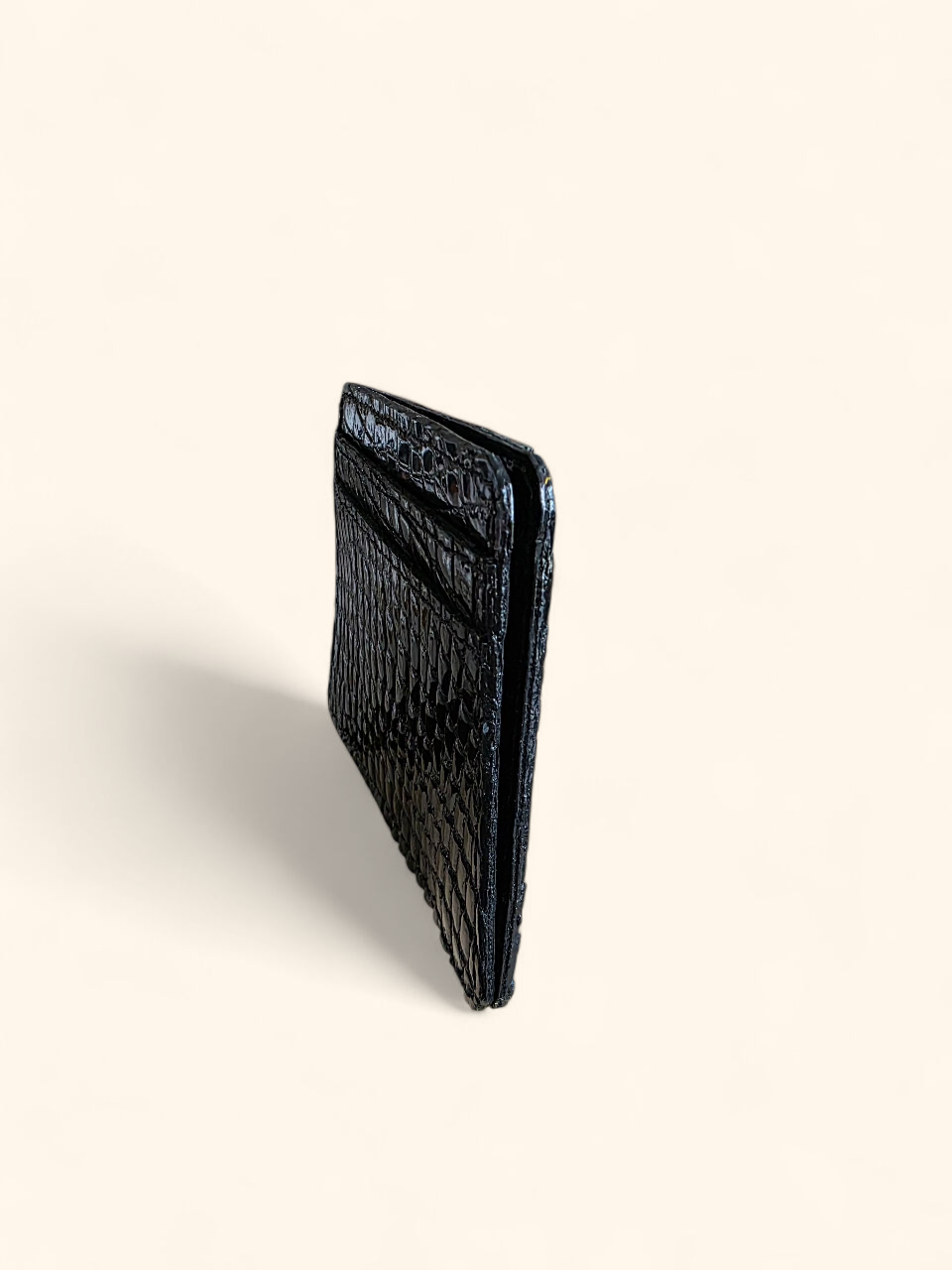 summit-selva-genuine-crocodile-leather-black-gloss-flank-card-holder-artisan-amazon-side.png