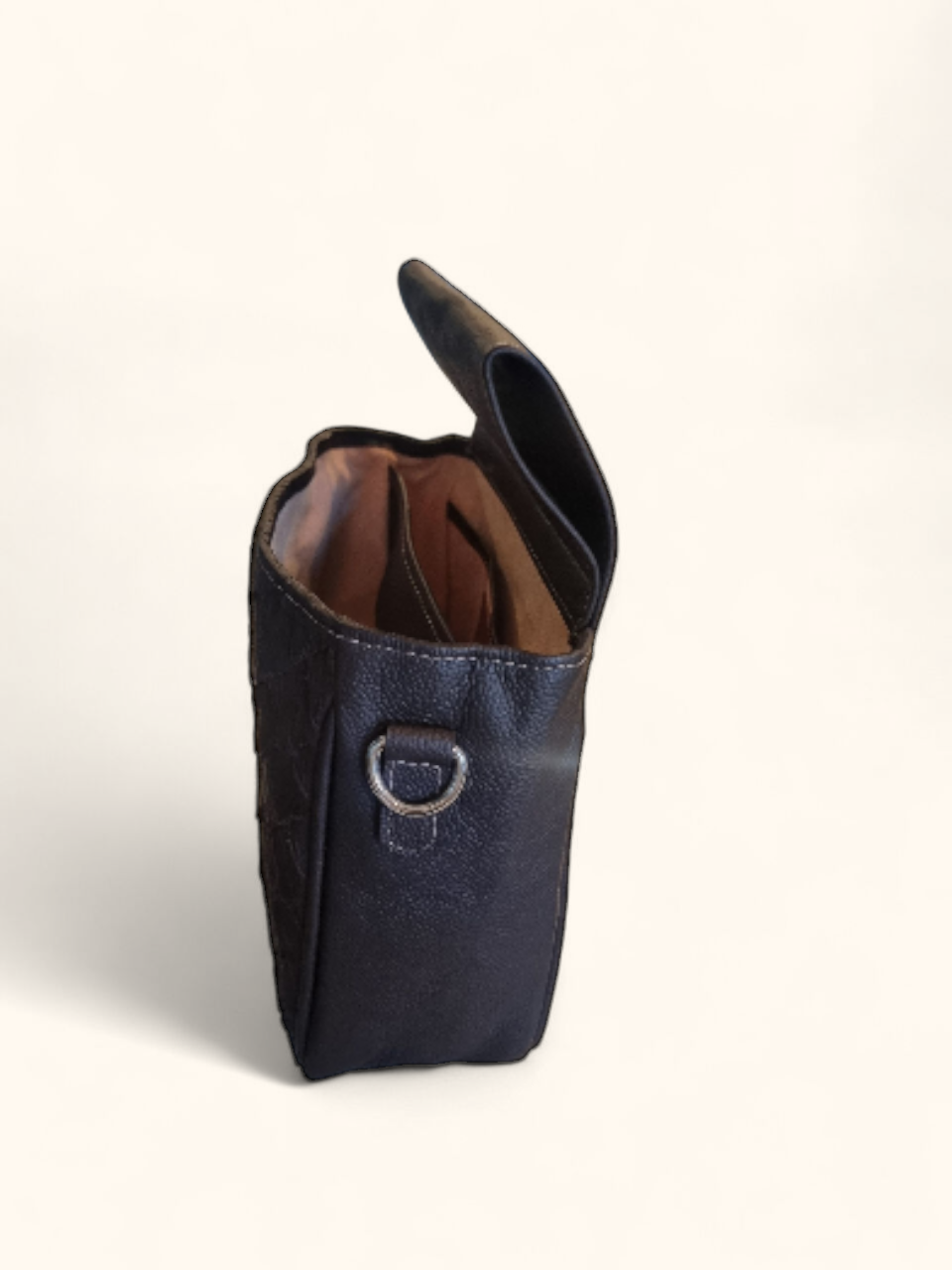summit-selva-paiche-leather-exotic-amazon-shotgun-shell-pouch-artisan-side.png