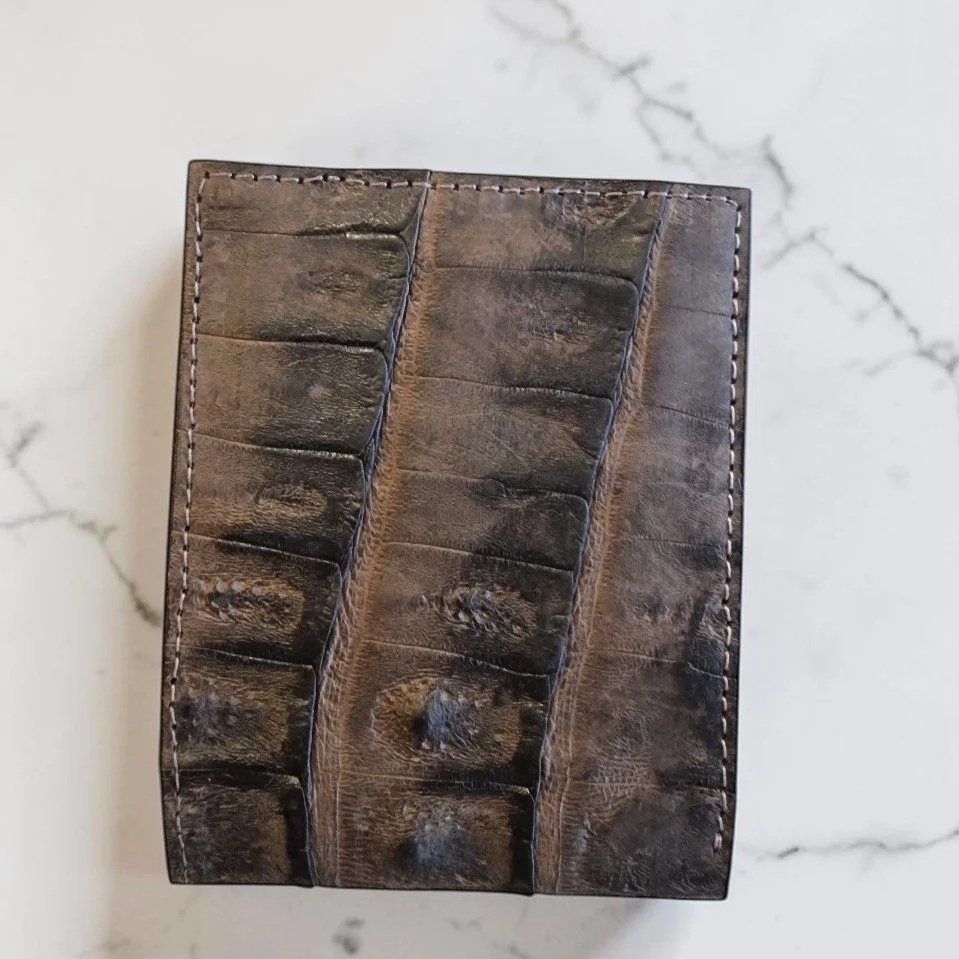 summit-selva-genuine-crocodile-leather-mens-wallets-fashion-vintage-brown-tail-luxury-artisan-exterior-single-piece-back.jpg