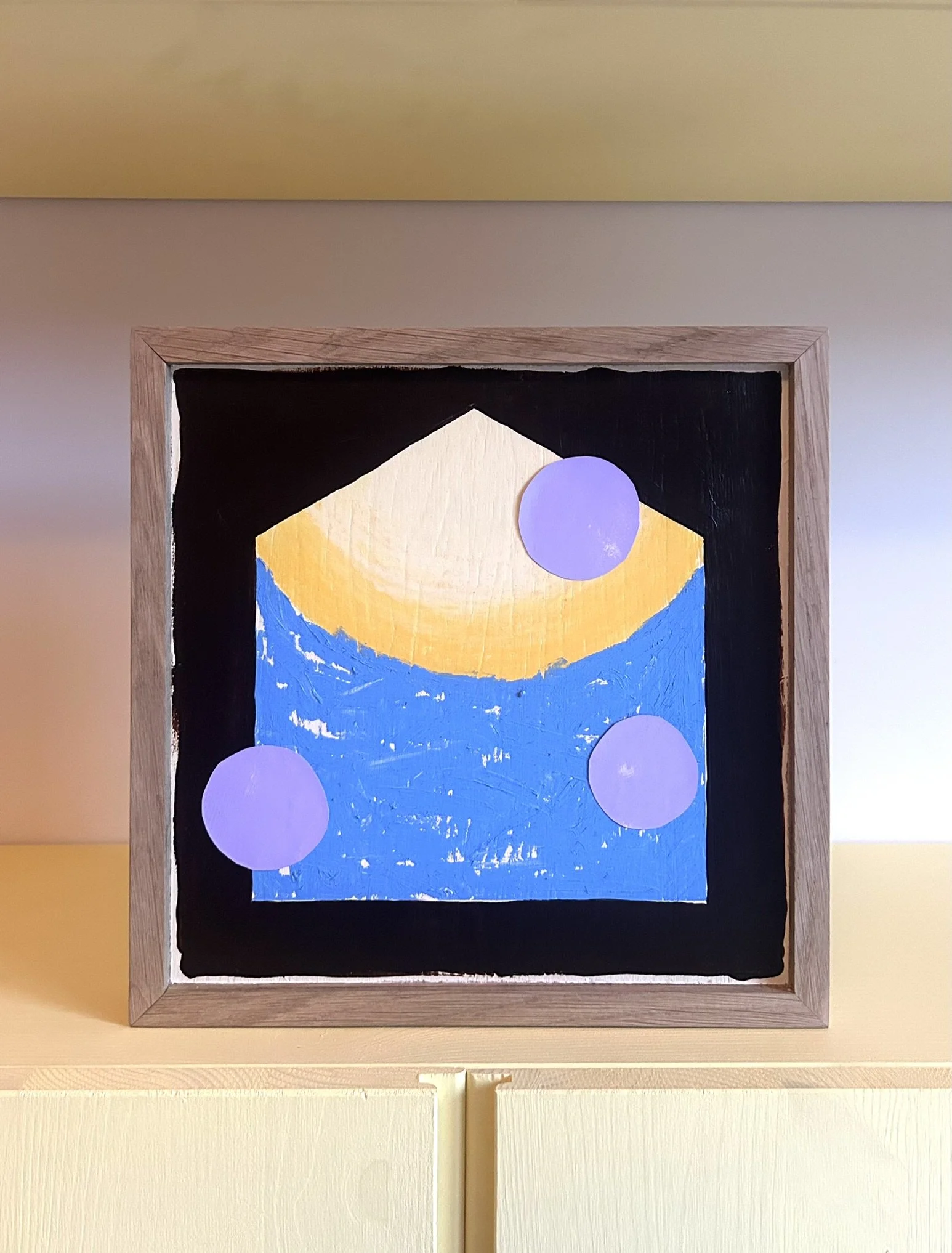 zonsondergang met stippen, 2025 / mixed media op multiplex / eikenhouten kader / 30 x 30 cm 