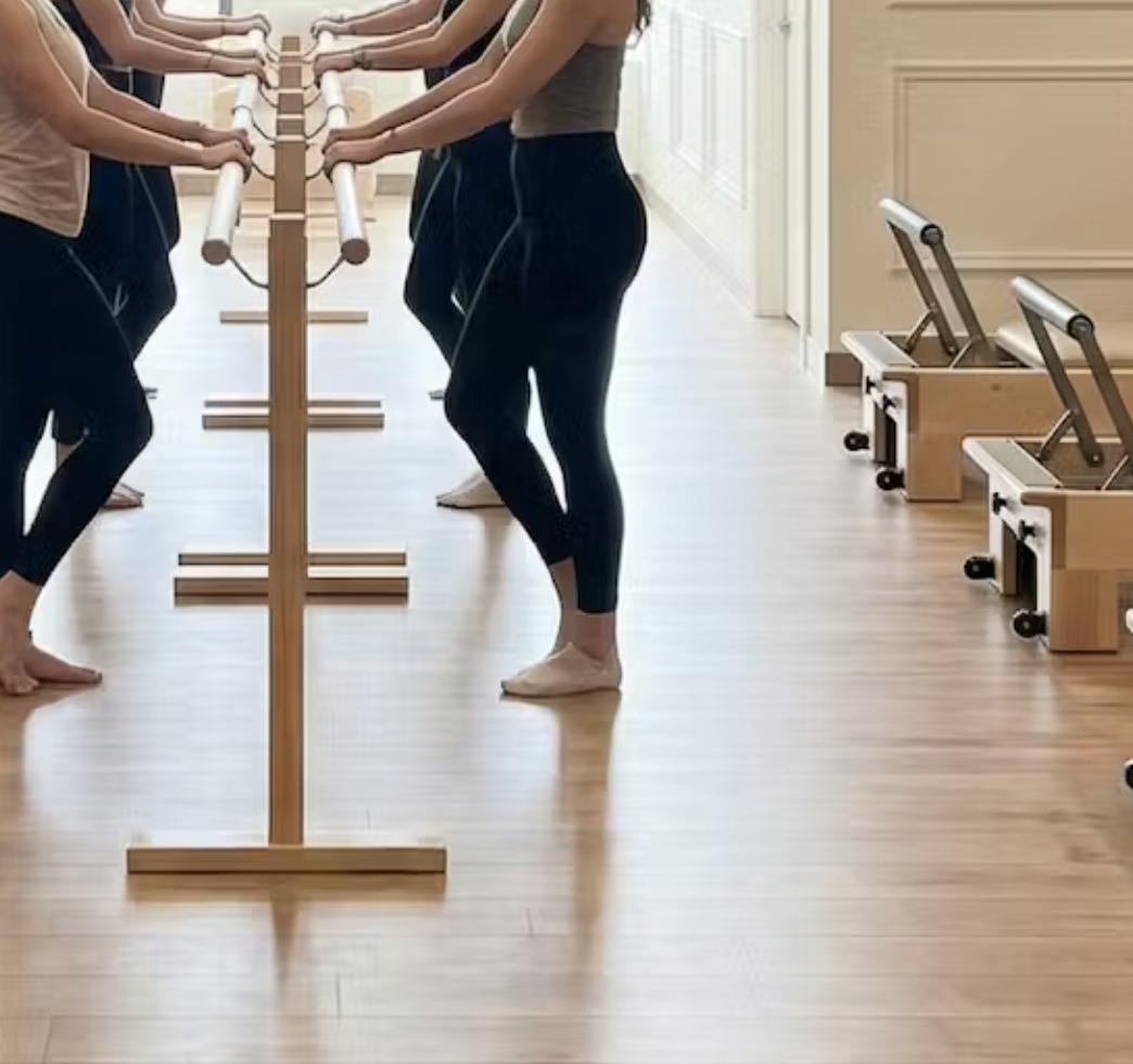 Séance de Barre au Bloom Pilates Studio dans un espace lumineux et élégant, barre workout Lyon Est