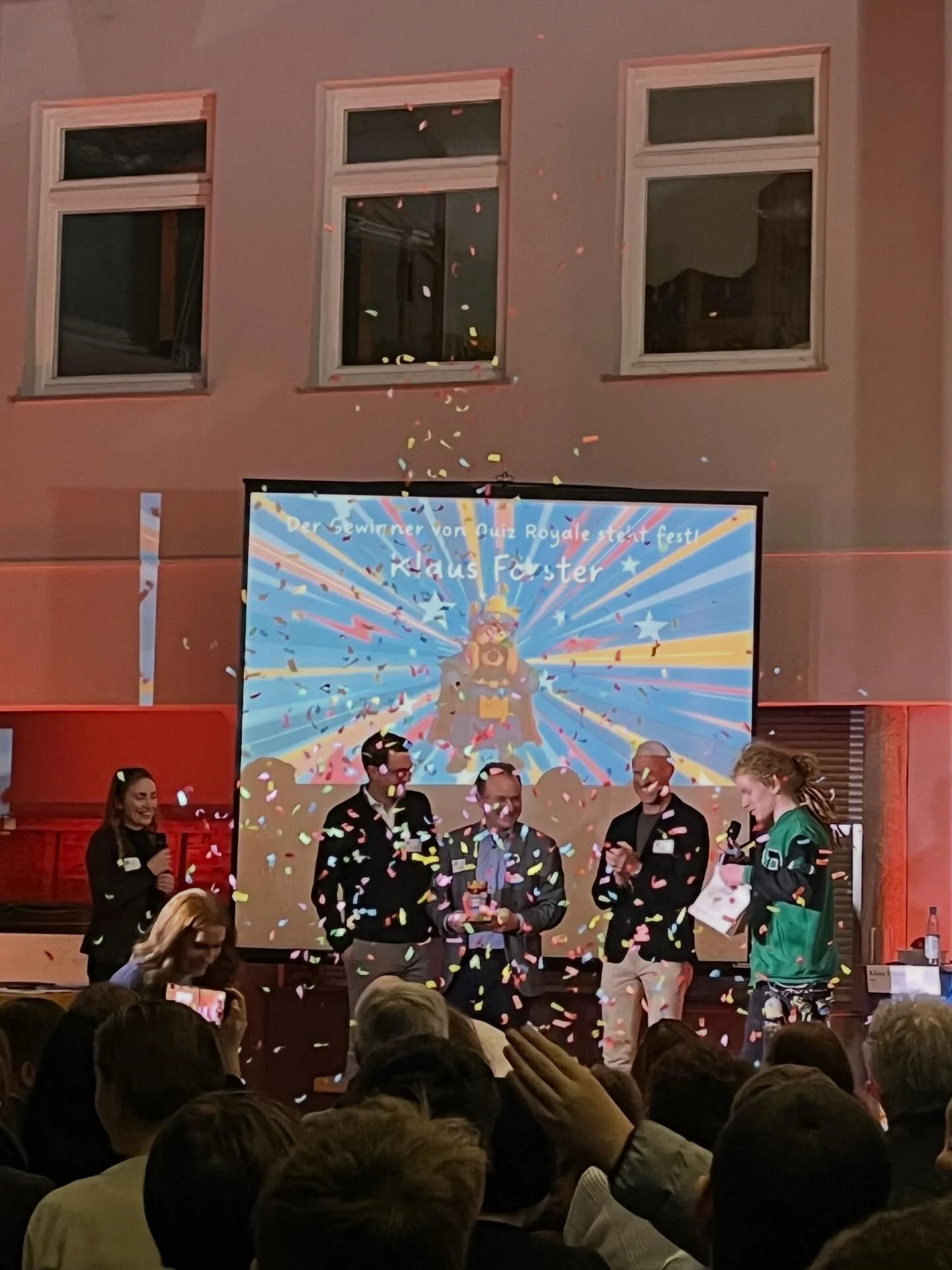 Eine spannende Veranstaltung des @kreisjugendring_augsburg_land und des @juzbobingen. Vielen Dank f&uuml;r die Organisation des &bdquo;Quiz Royal&ldquo; in der Bobinger Mittelschule. Unser B&uuml;rgermeister @klausfoerster68 hat stark mitgequizzt und