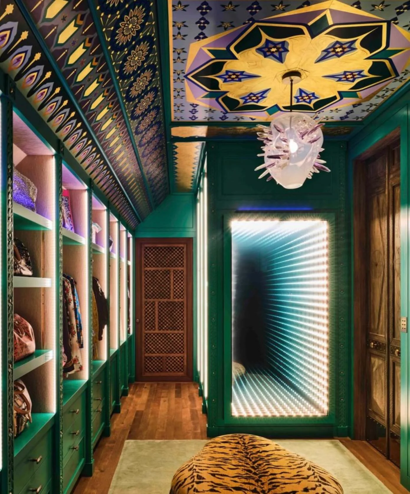 Design that invites you in, holds your attention, and reveals itself over time.

Builder: @redhorseconstructors 
Interior Designer: @nicolehollis 
Architect: @richard.beard.architects 
Floors: @californiawoodfloors