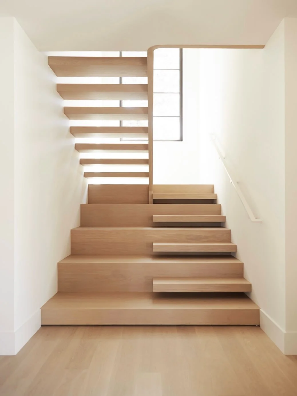 It&rsquo;s all in the details.
From seamless transitions to beautifully balanced proportions, this staircase is craftsmanship on display.

Builder @pvclemm 
Designer @studiojyo
