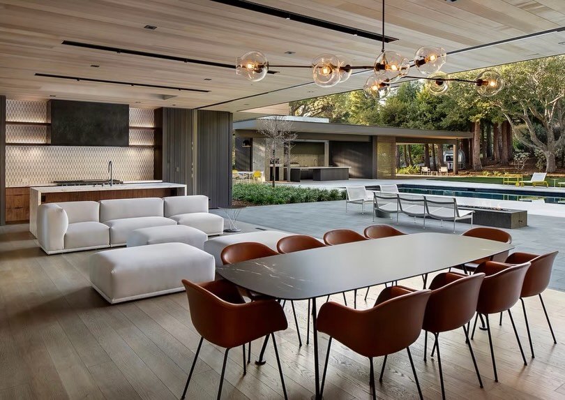 This is what happens when flooring isn&rsquo;t an afterthought.
It&rsquo;s part of the architecture from the start.

Builder @lencioniconstruction 
Architect @arcanumarchitecture 
Flooring @californiawoodfloors