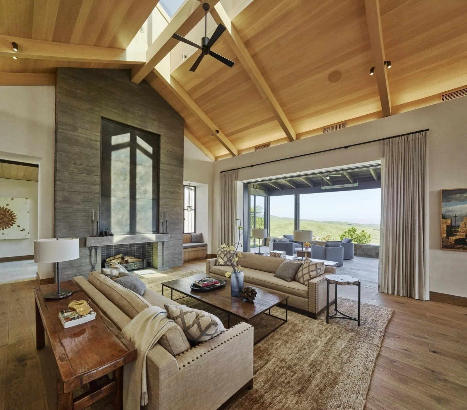 Wood has a way of completely shaping how a home feels. Warm, inviting, and built to last.

Architect: @backenandbacken 
Interior Designer: @jenniferrobininteriors