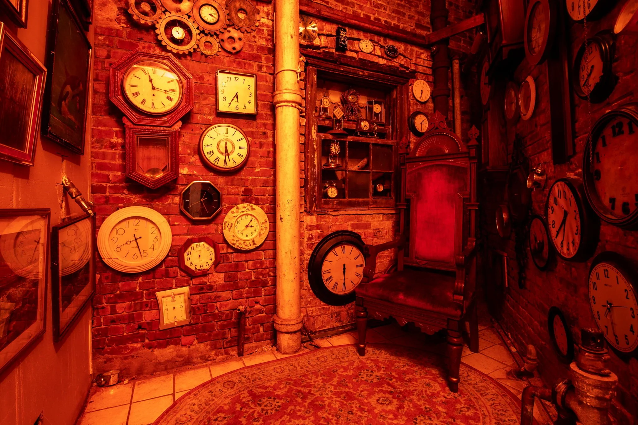 clocks-throne-set-design-brooklyn.jpg