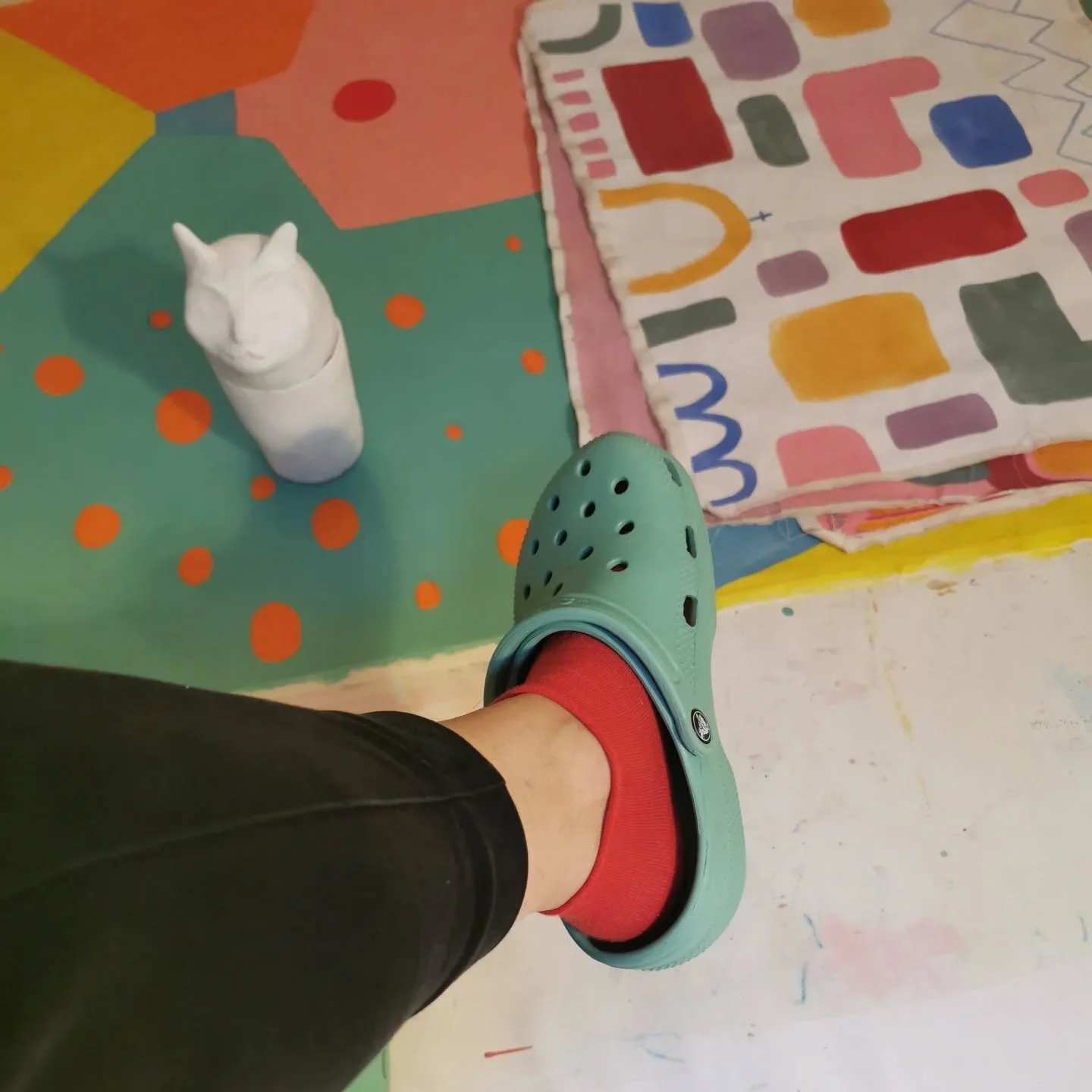 Matching with my studio floor

#studiofloor #progress #itbelongstogether  #portugal #italy #agypt #berlin #🌈