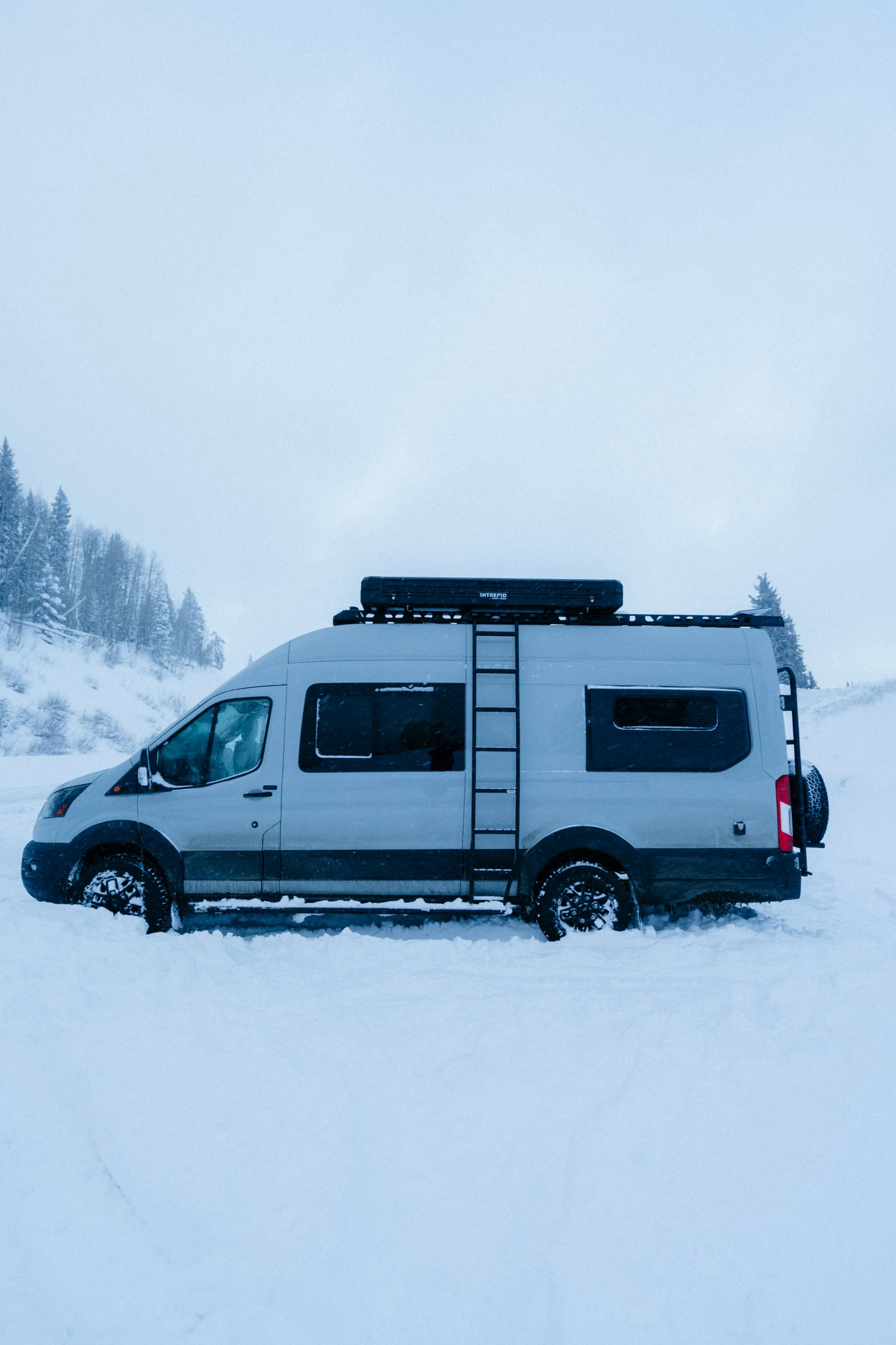Choosing the Right Roof-Mounted Cargo Box
