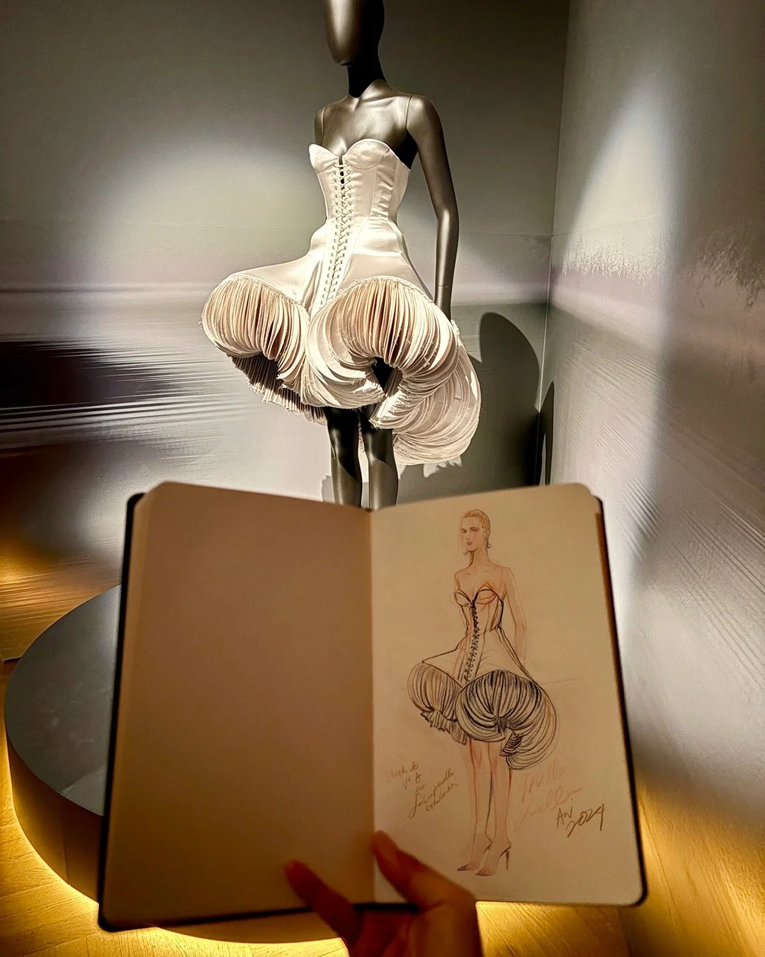 Some sketches from the @vamuseum of @schiaparelli The exhibition was inspiring and interesting to learn the history behind the brand. It was quite busy but I managed to get a few sketches in 💓