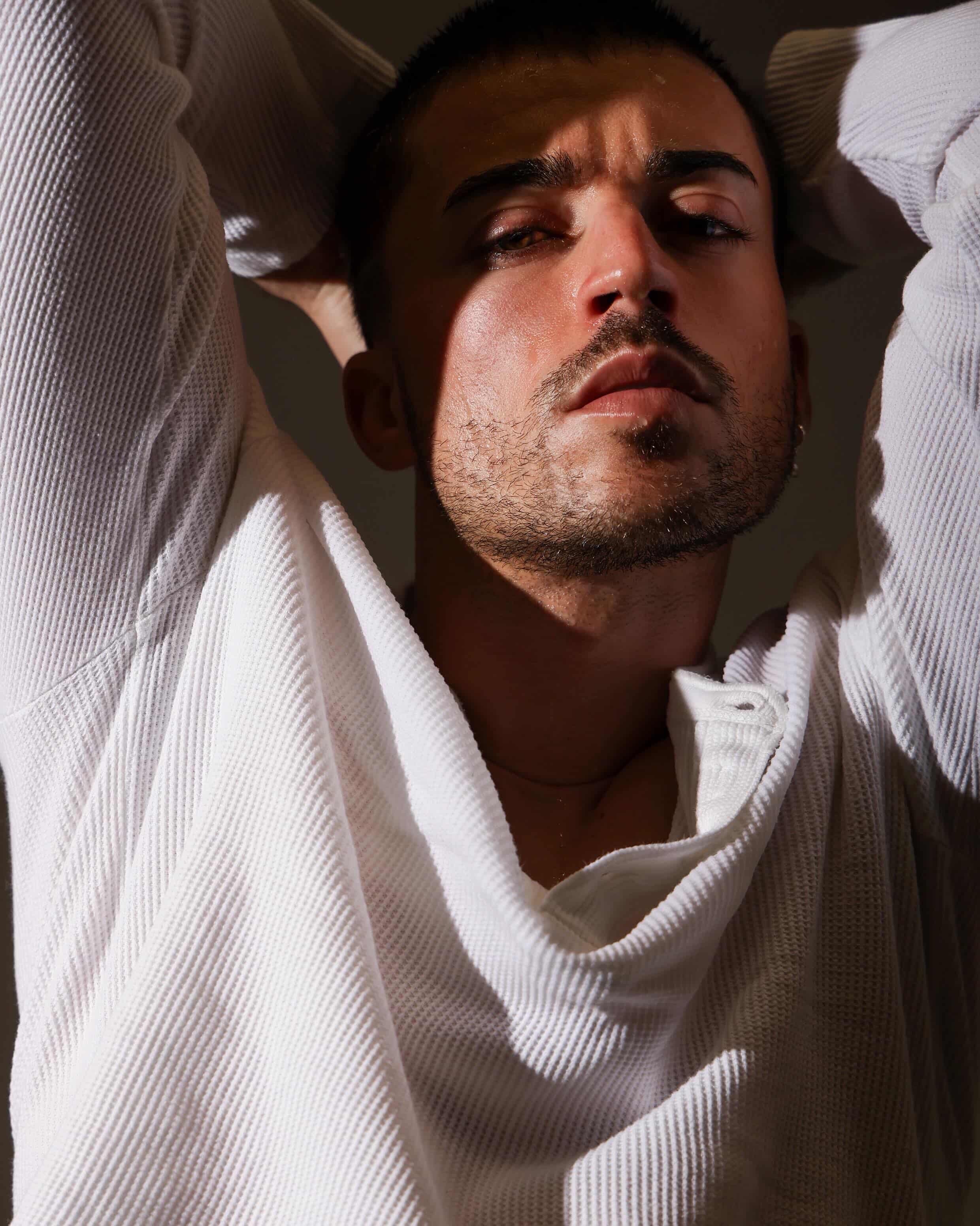 🎨 Clothed Life Drawing Session with a Live Model at my studio! Saturday 11 April 10-1pm 👗✏️