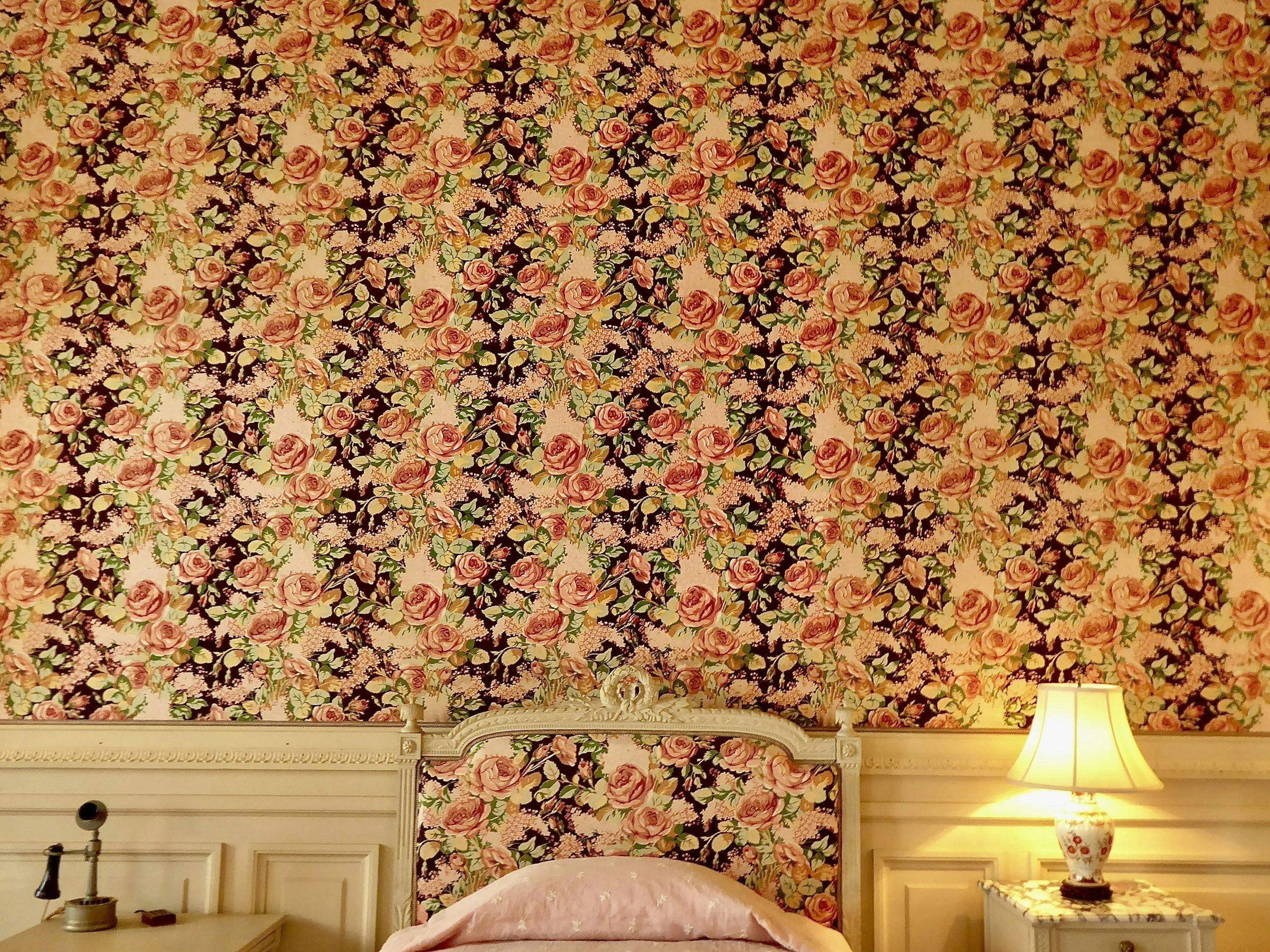 Wallpaper for north facing rooms: what actually works