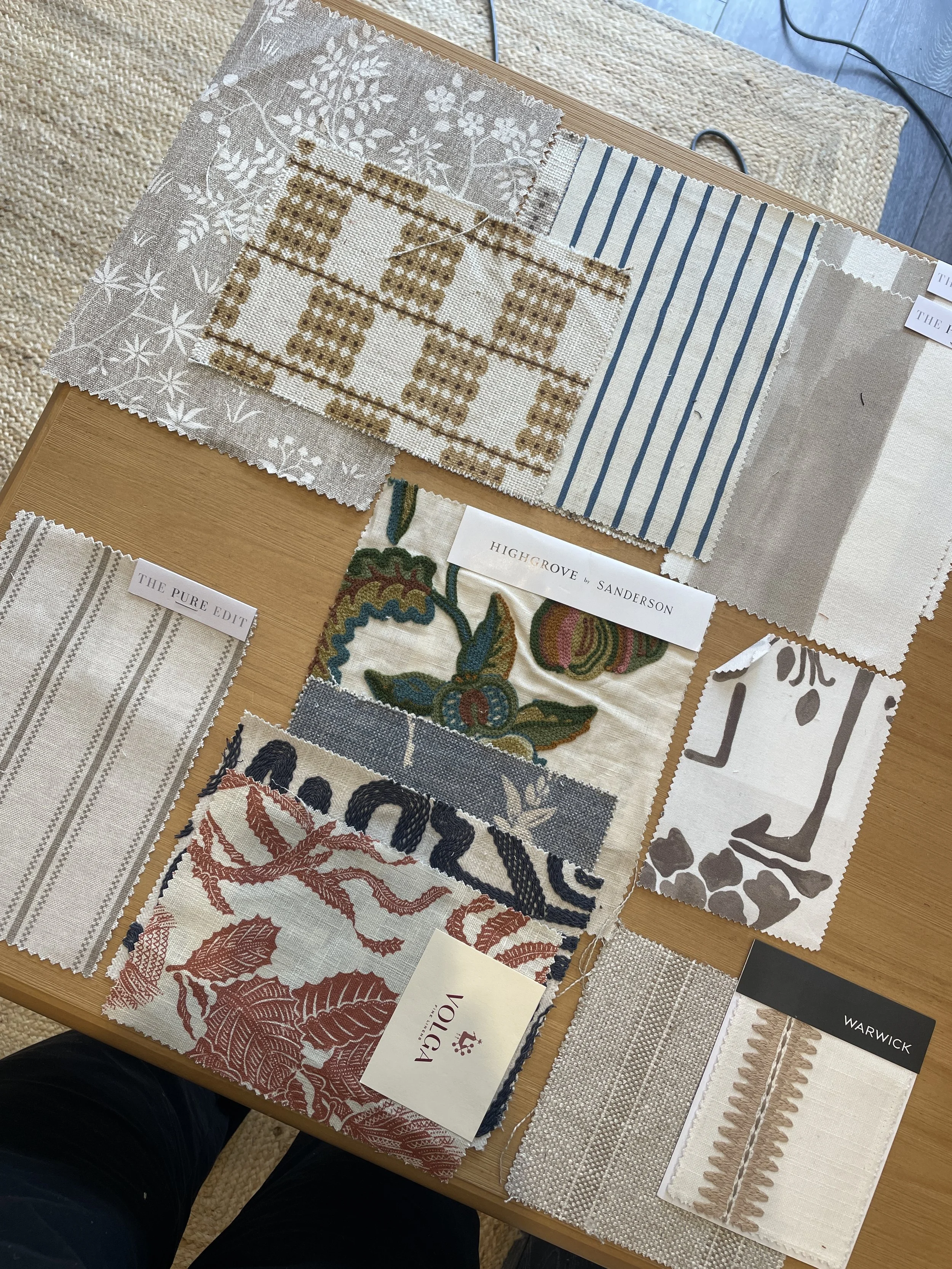 How do you choose fabric for curtains?