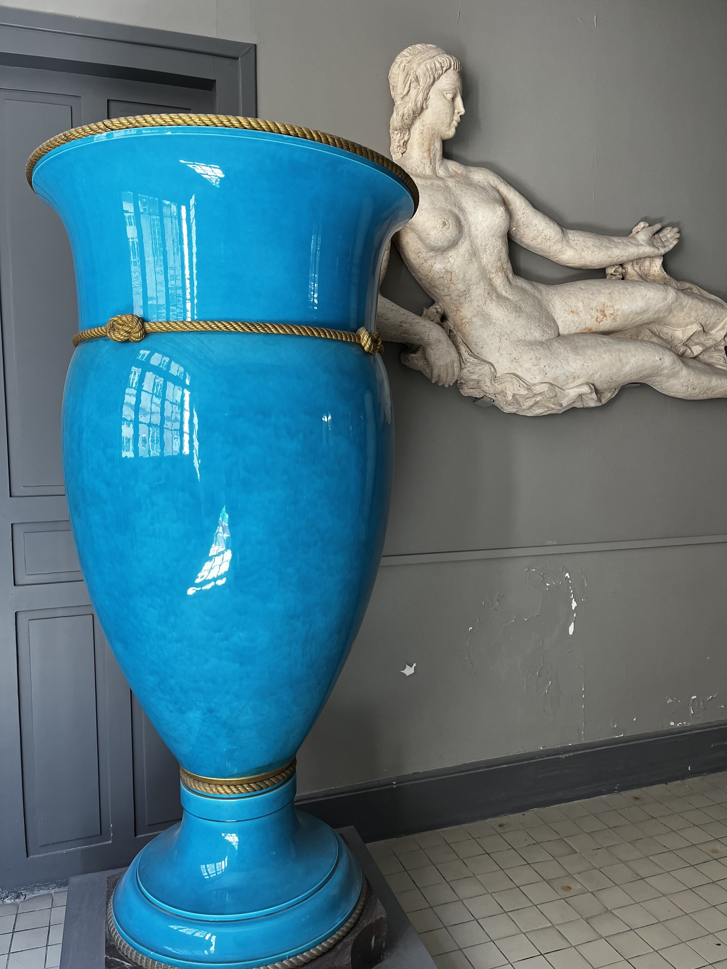 C’est une vénérable manufacture, bien connue pour son bleu…
