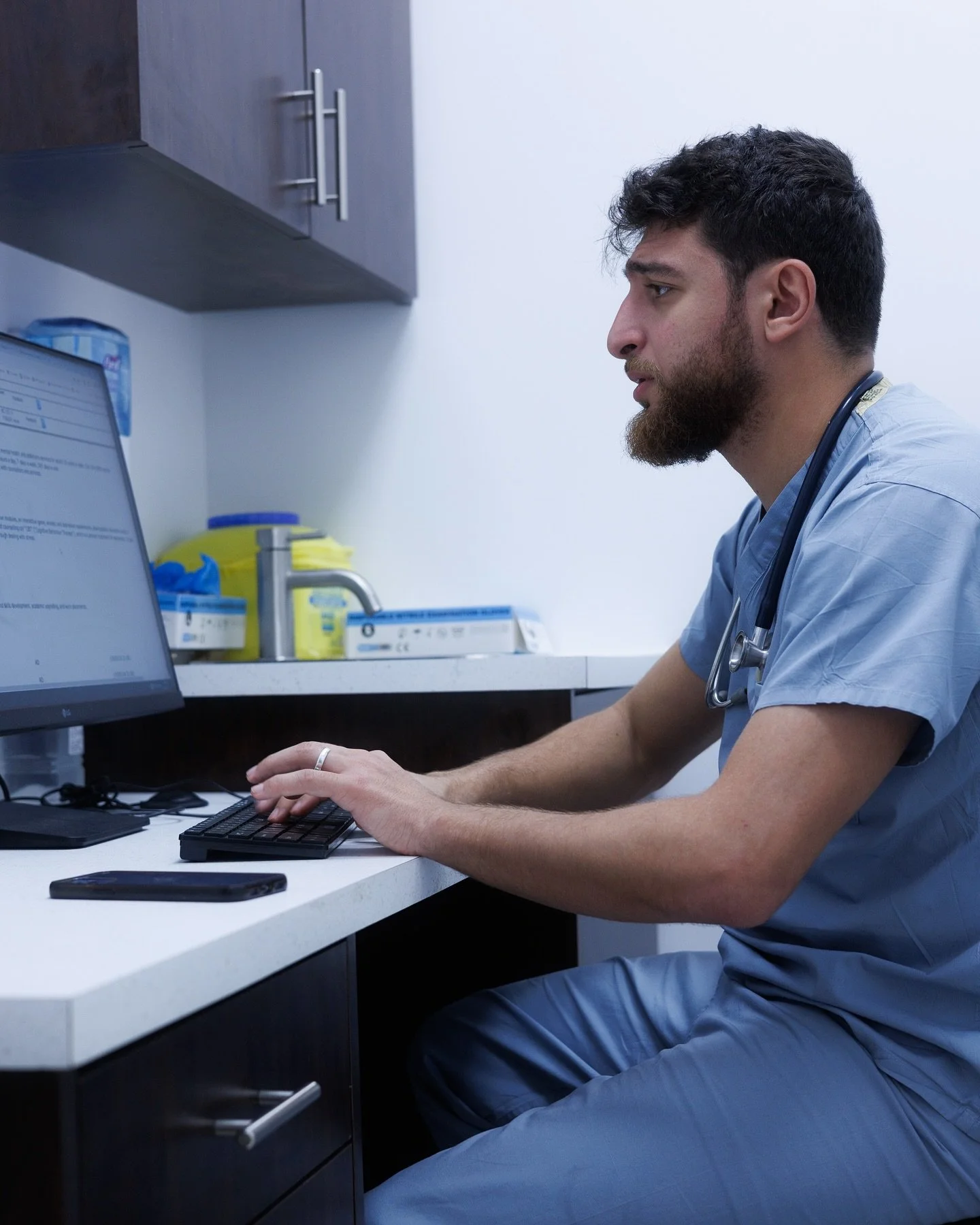 Before Sina Ai: Tied down by typing. After Sina Ai: Fully focused on the patient. Experience the freedom of voice-enabled AI with Sina Ai, where technology speaks so you don&rsquo;t have to type. 🗣️💻 #SinaAi #HealthTech #PatientFirst