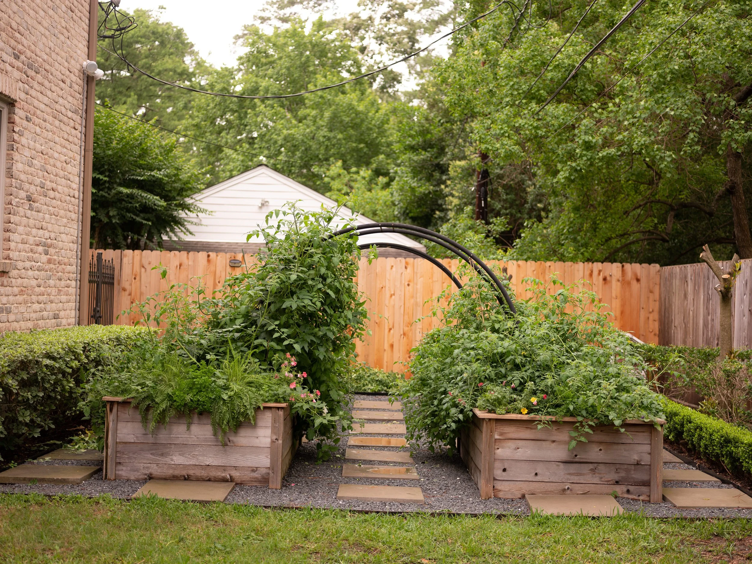 4 bed 4 x 8 x 2 with Modern Arch.jpg