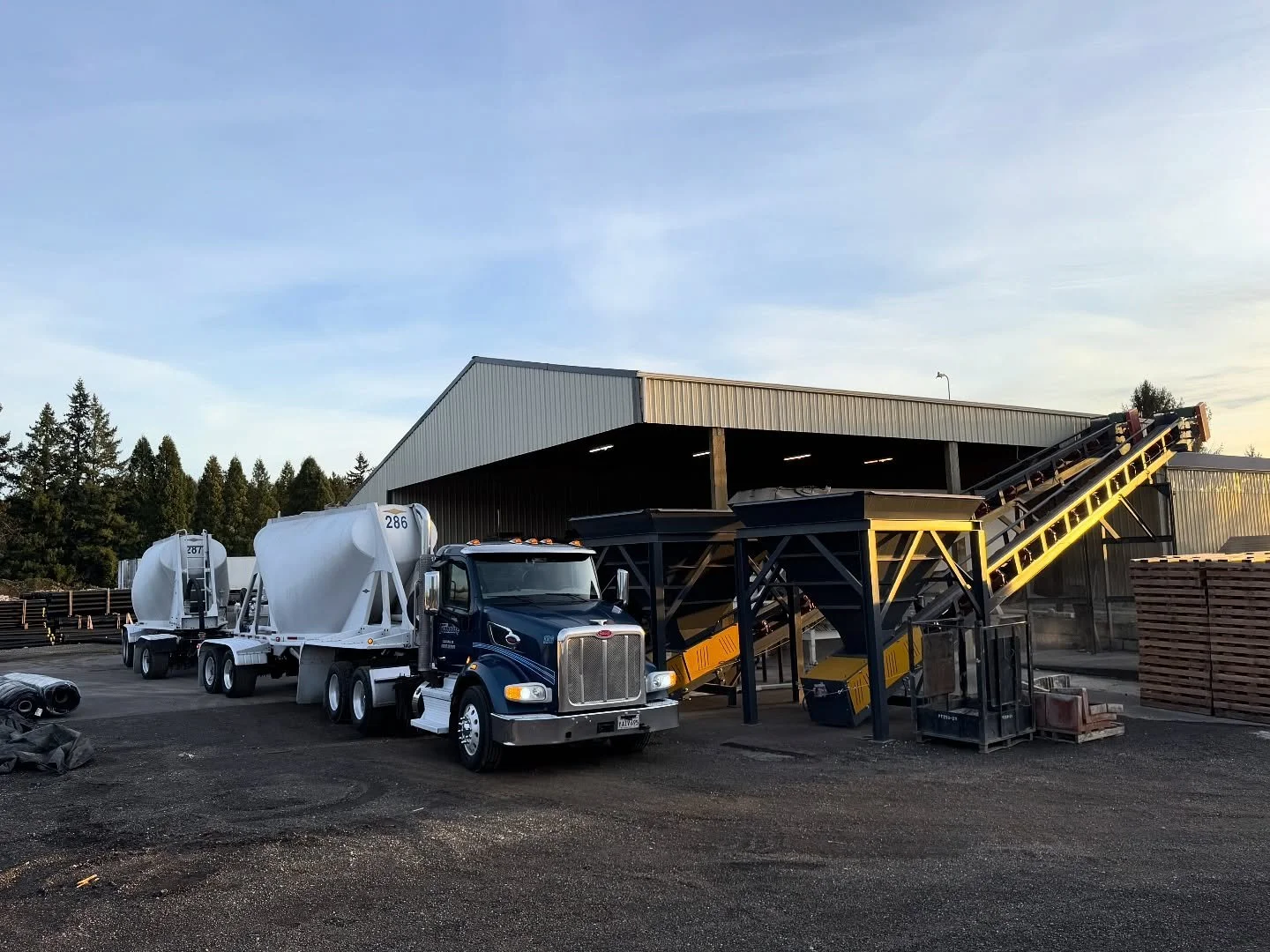 Thankful for the new opportunity to serve @pacificlockload on this chilly Monday morning! 

Cheers to your first load, and the many more to come 🫡