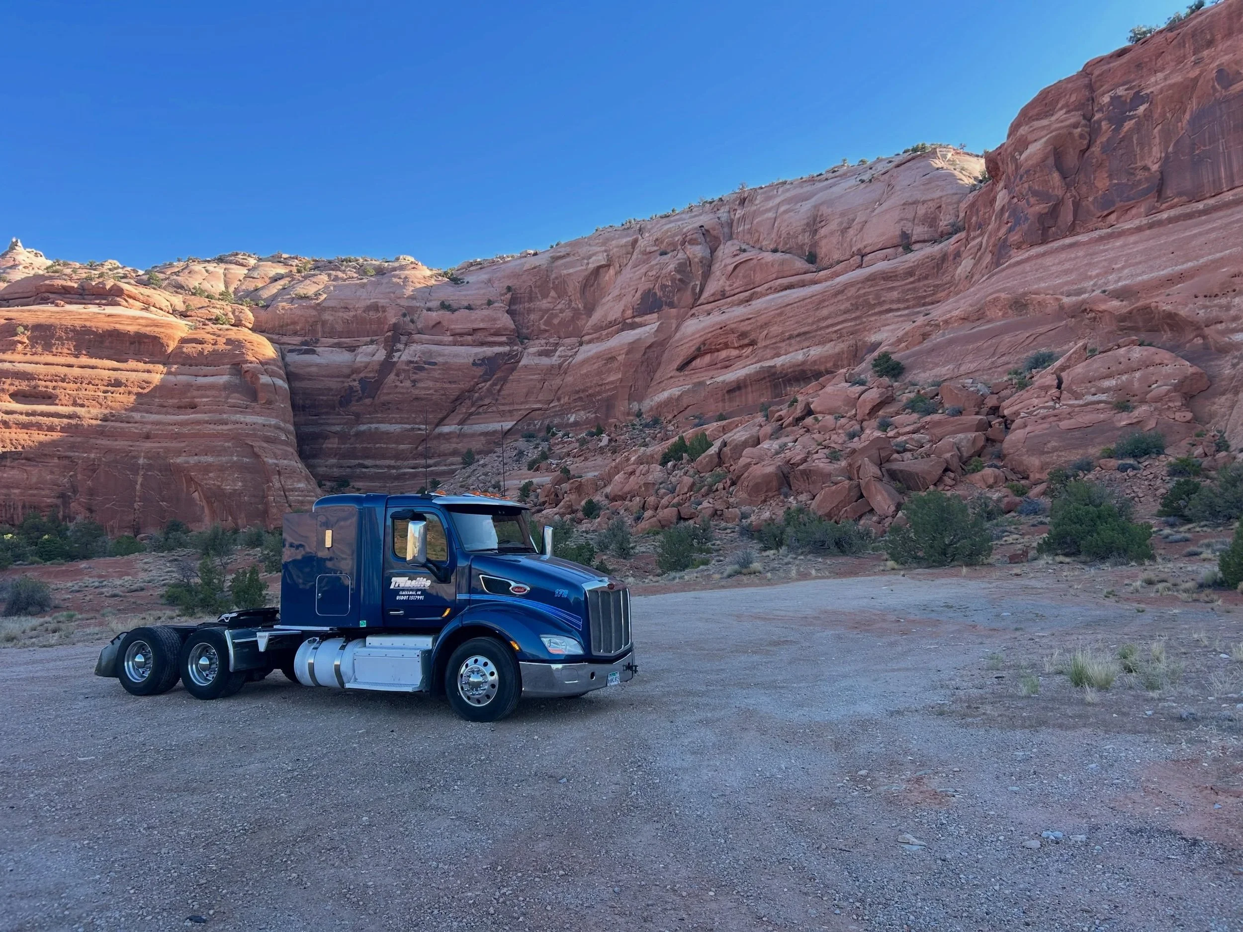 Chat GPT couldn&rsquo;t photoshop one of our trucks in Moab, so @r.reiser had to do it the old school way!

Big thanks to @r.reiser for bombing down to the New Mexico border to pick up a guppy for the upcoming St. Helens Dam project. You dragged that
