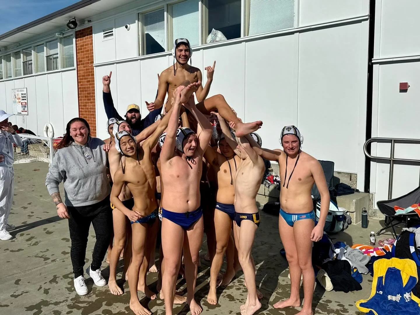 16U boys had a close game with SHAQ and then beat 707 at the buzzer! Young team with a lot of potential!