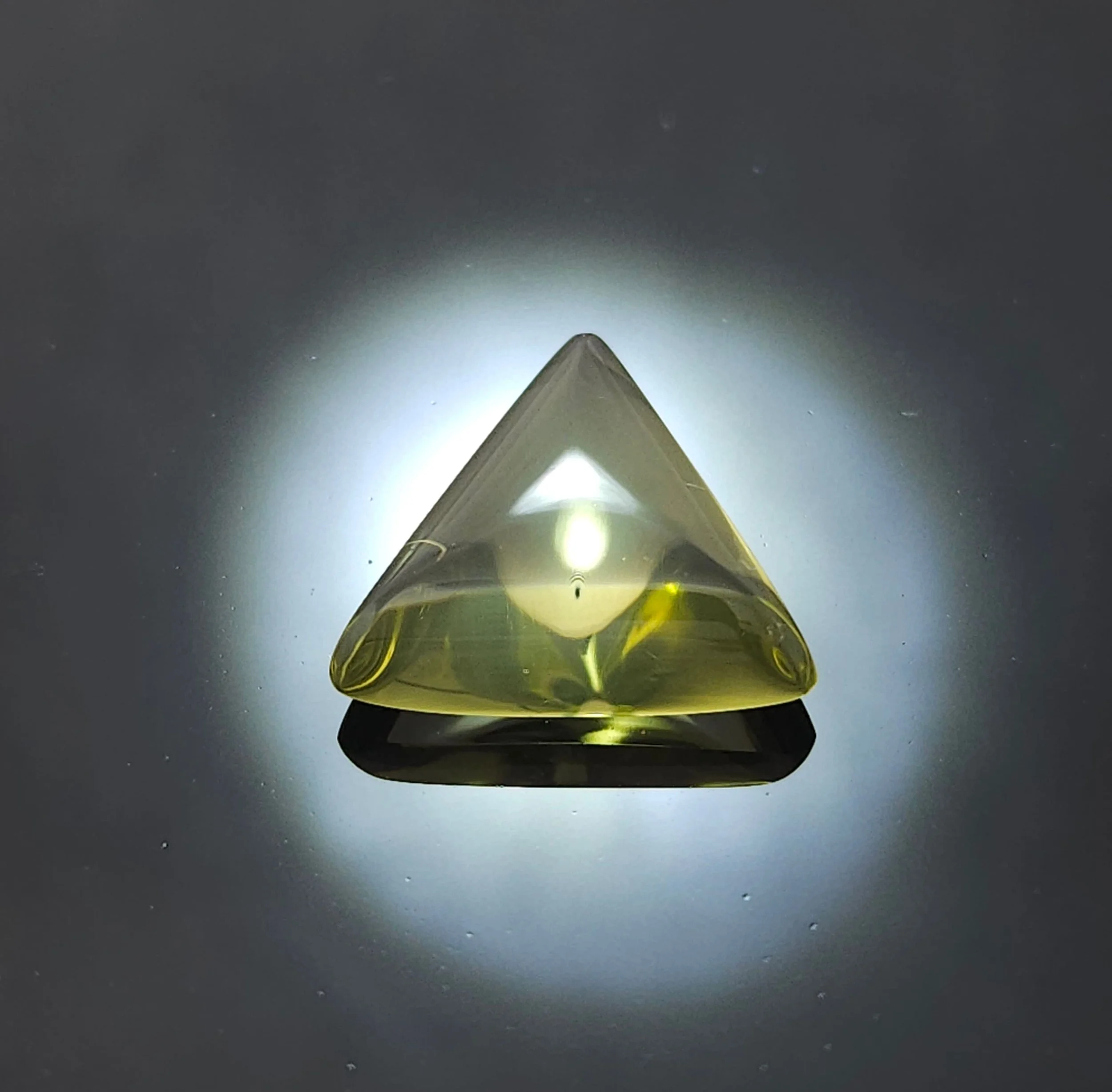 Citrine-cabochon-triangle-5ct-top.jpg