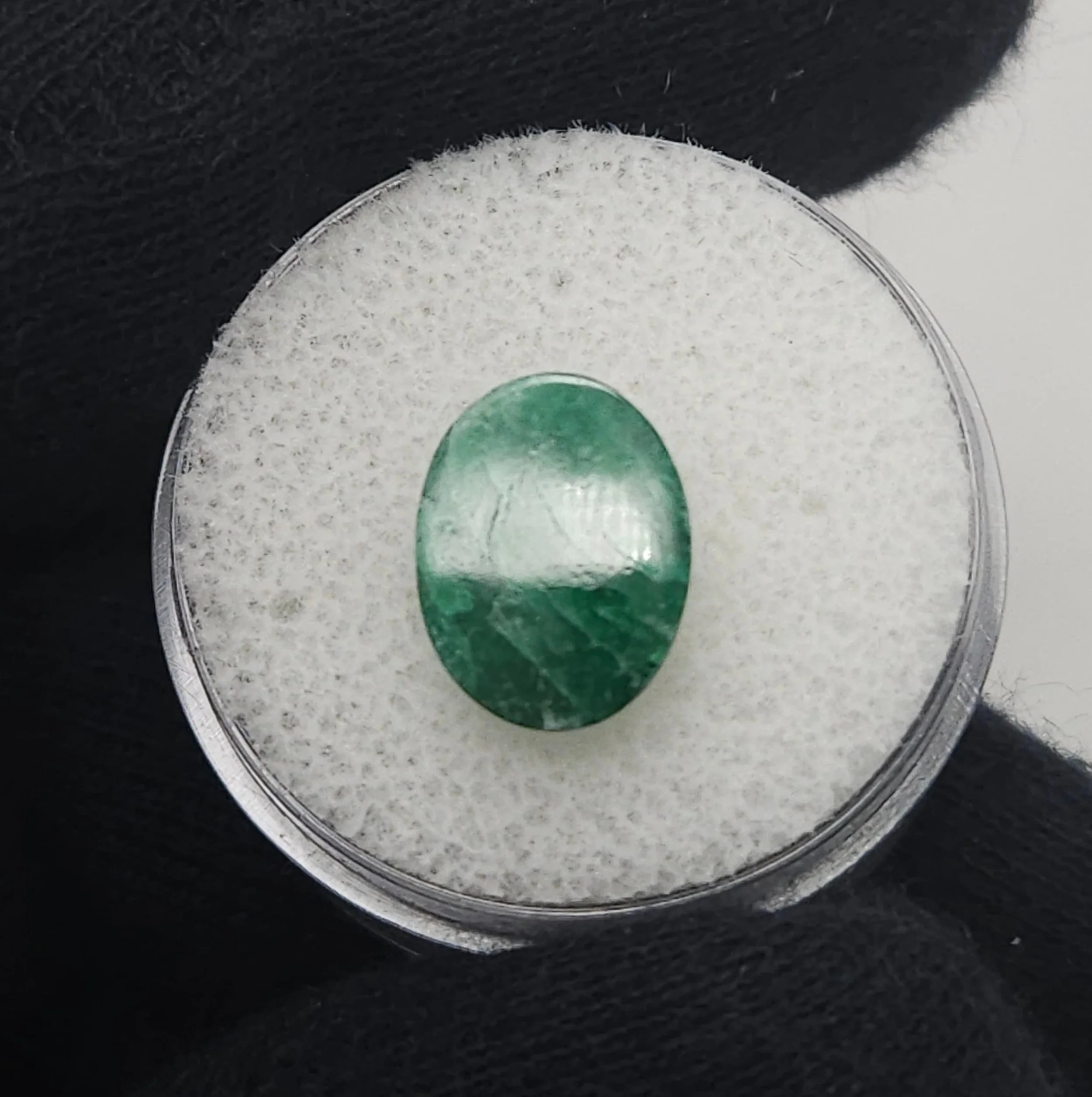 Natural-Emerald-oval-cabochon-3ct-bottom.jpg