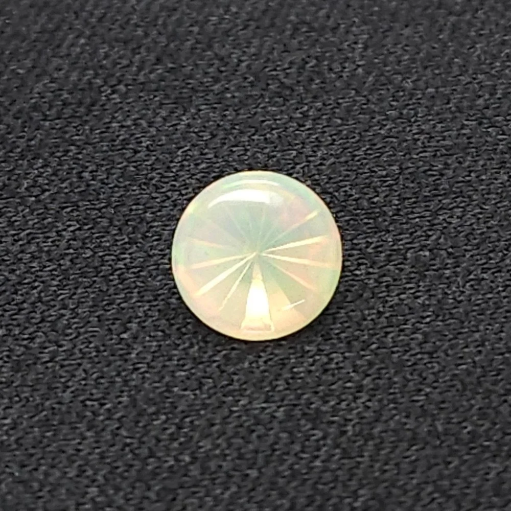 ethiopian-opal-round-buff-top-faceted-5.5mm-0.345ct-pic2.jpg