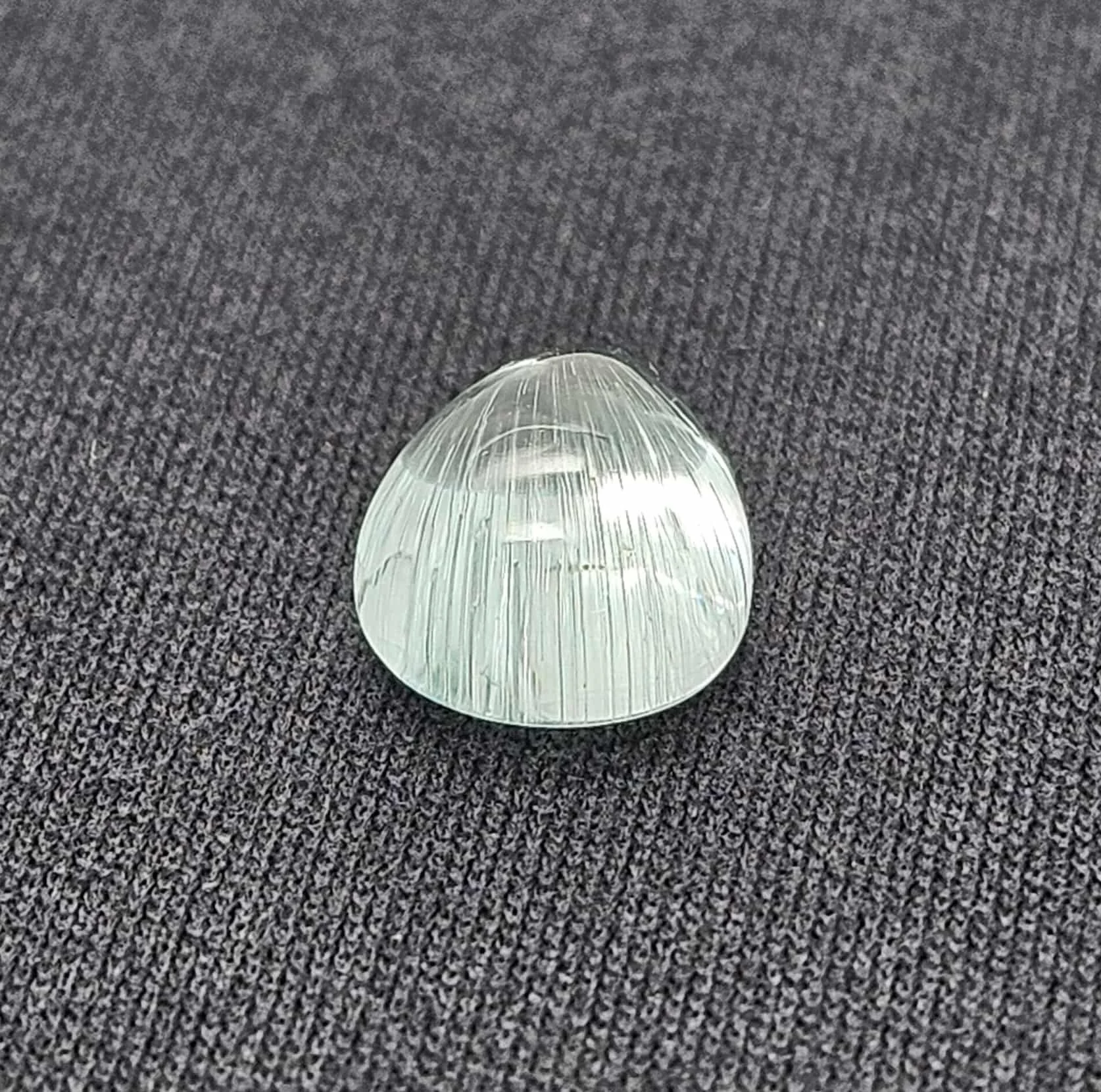 3ct-Aquamarine-cabochon-bottom.jpg