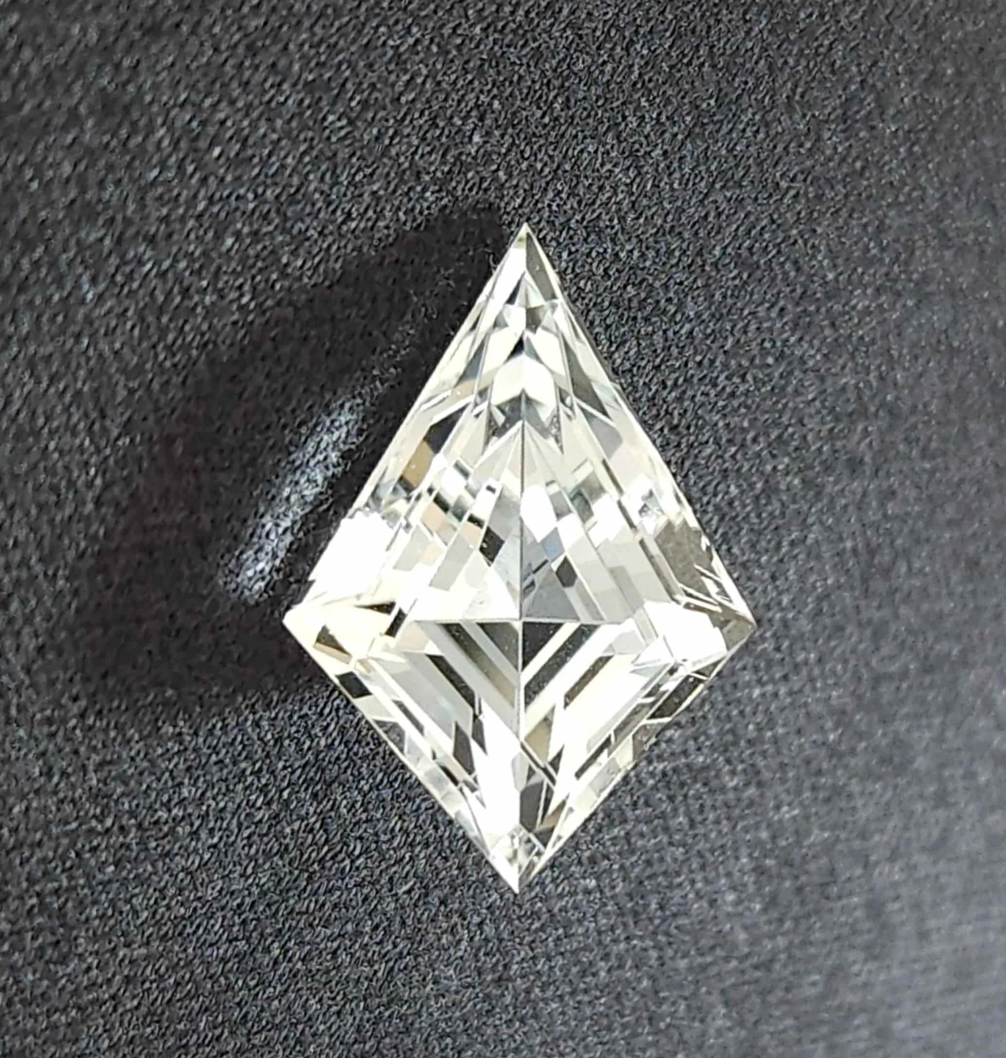 natural-blue-topaz-6ct-front-floded.jpg