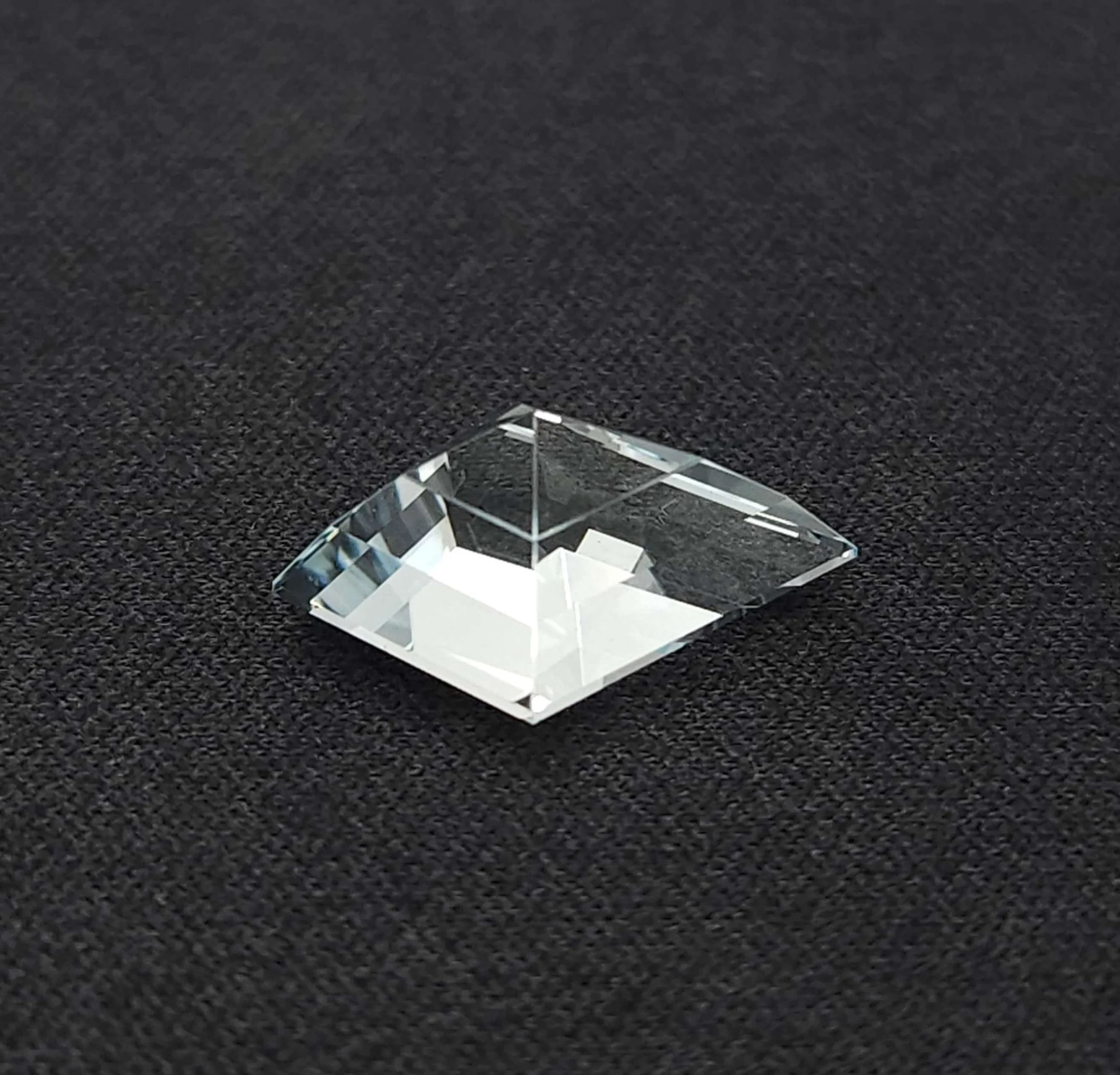 natural-blue-topaz-6ct-pavilion-side.jpg