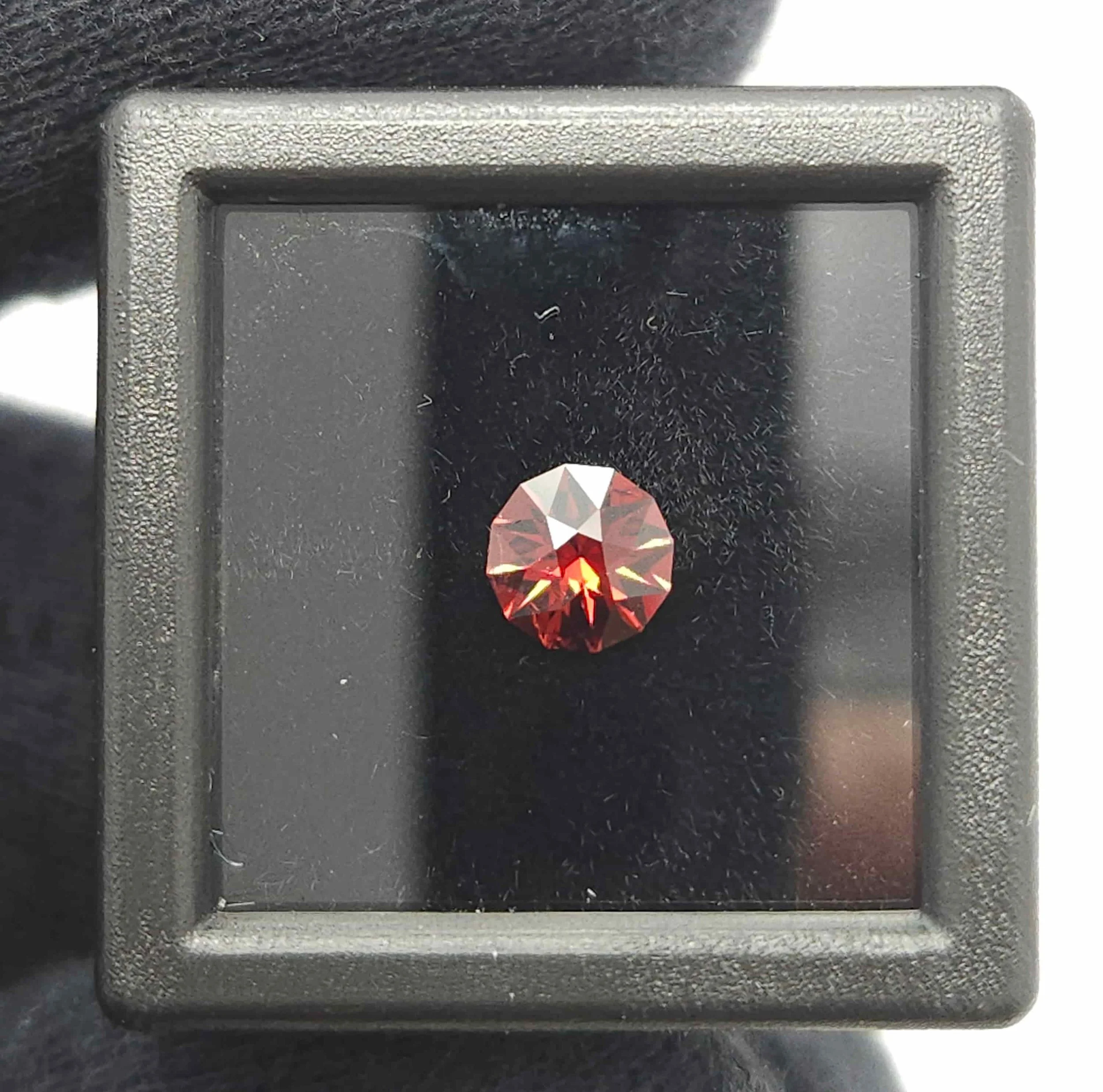 Garnet-Round-Cut-Display.jpg