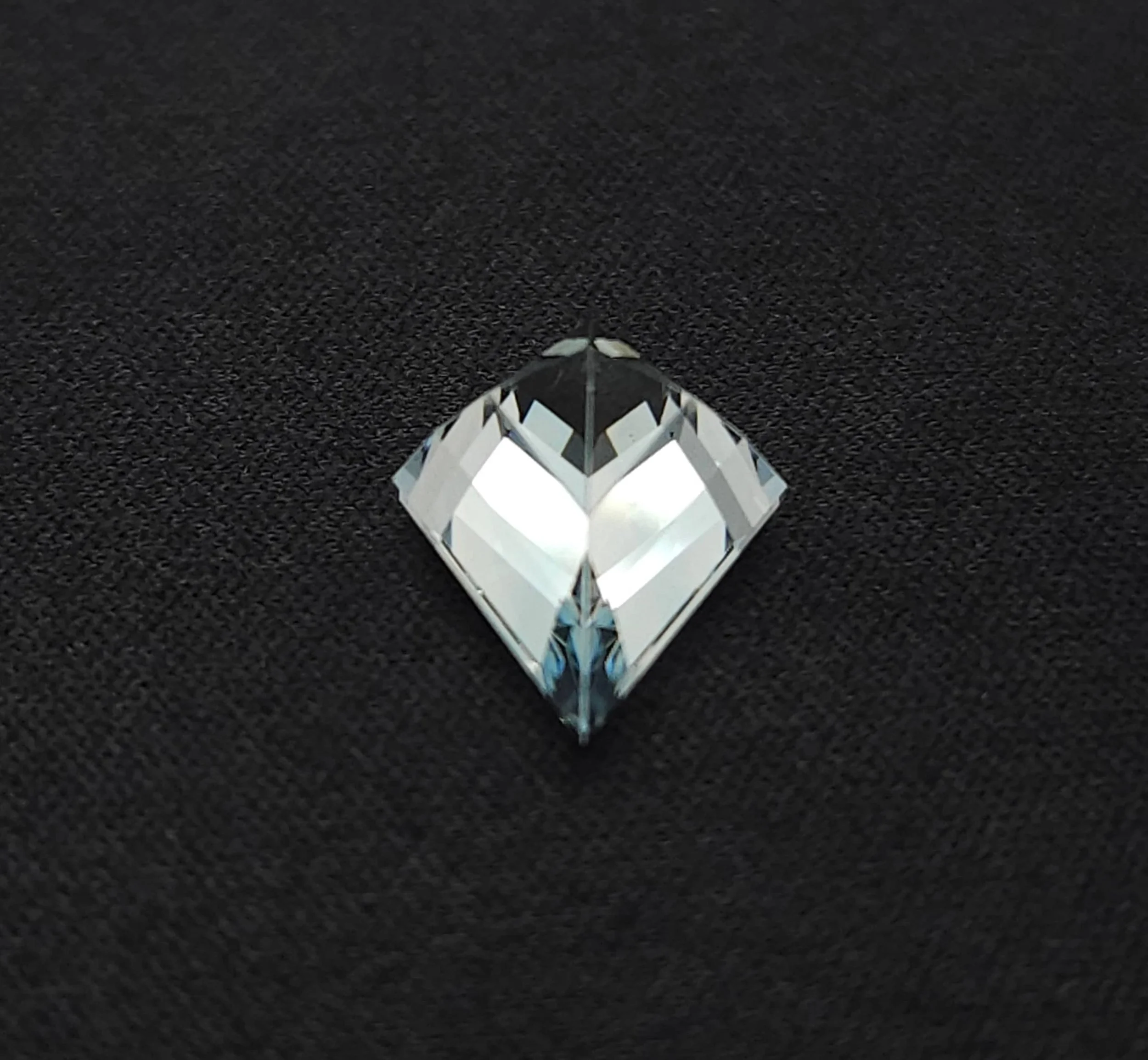 natural-blue-topaz-6ct-pavilion-front.jpg