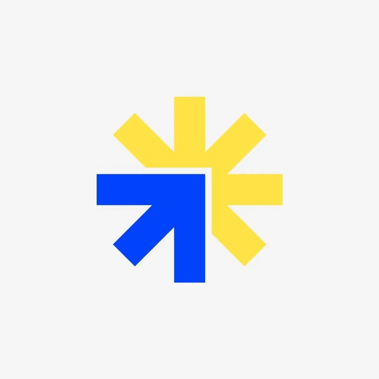 Symbol mit blauen und gelben Pfeilen, die sich kreuzen und radial anordnen.