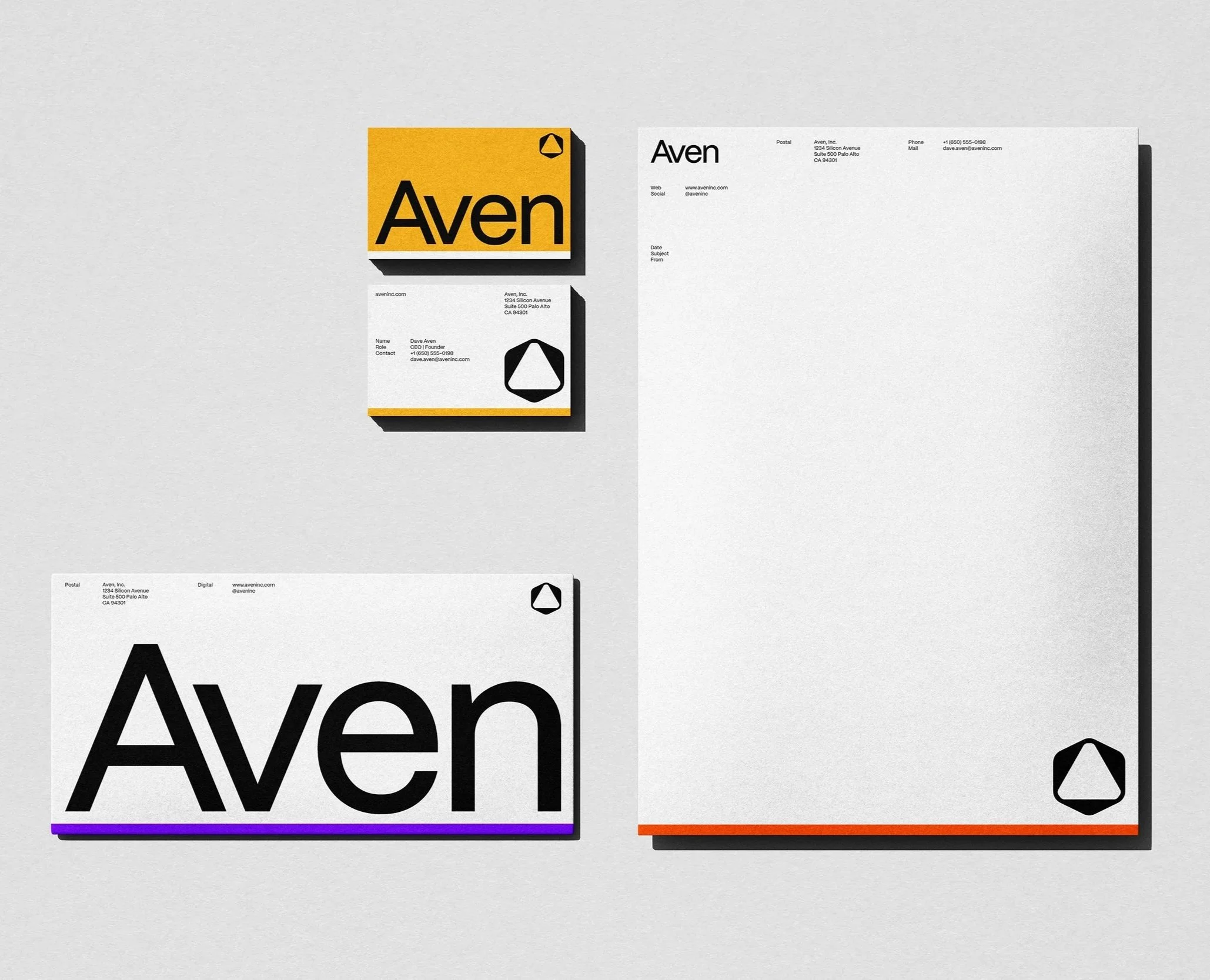 Visitenkarten, die das Firmenlogo und Kontaktinformationen zeigen, neben einem großen Buchstabenslogan 'Aven' auf einer weißen Oberfläche