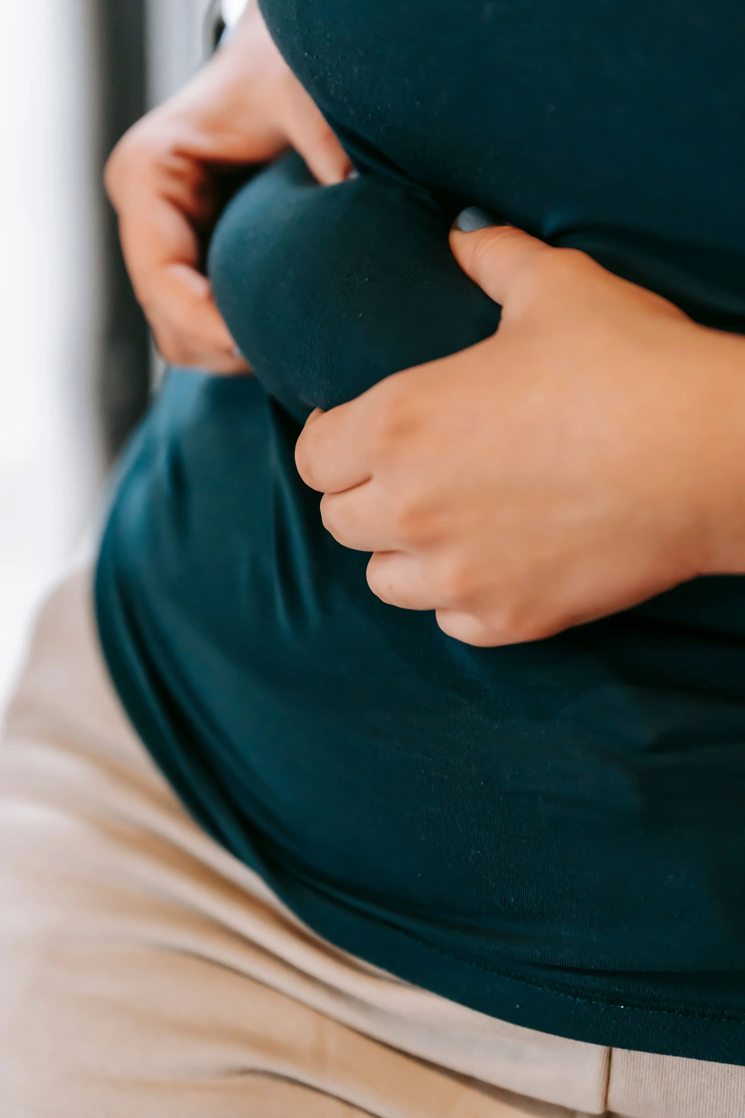 The "6-Month Pregnant" Bloat: Why Your Middle Stomach Swells